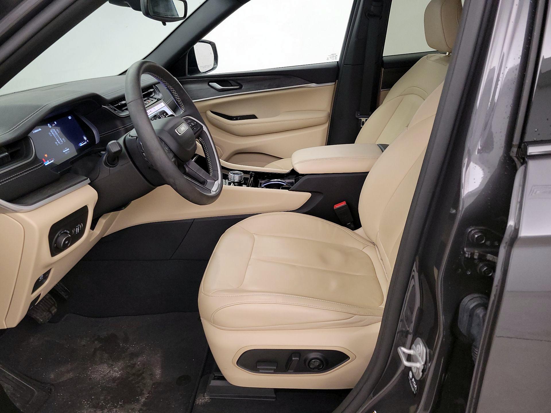 Thumbnail: 2023 Jeep Grand Cherokee - 11