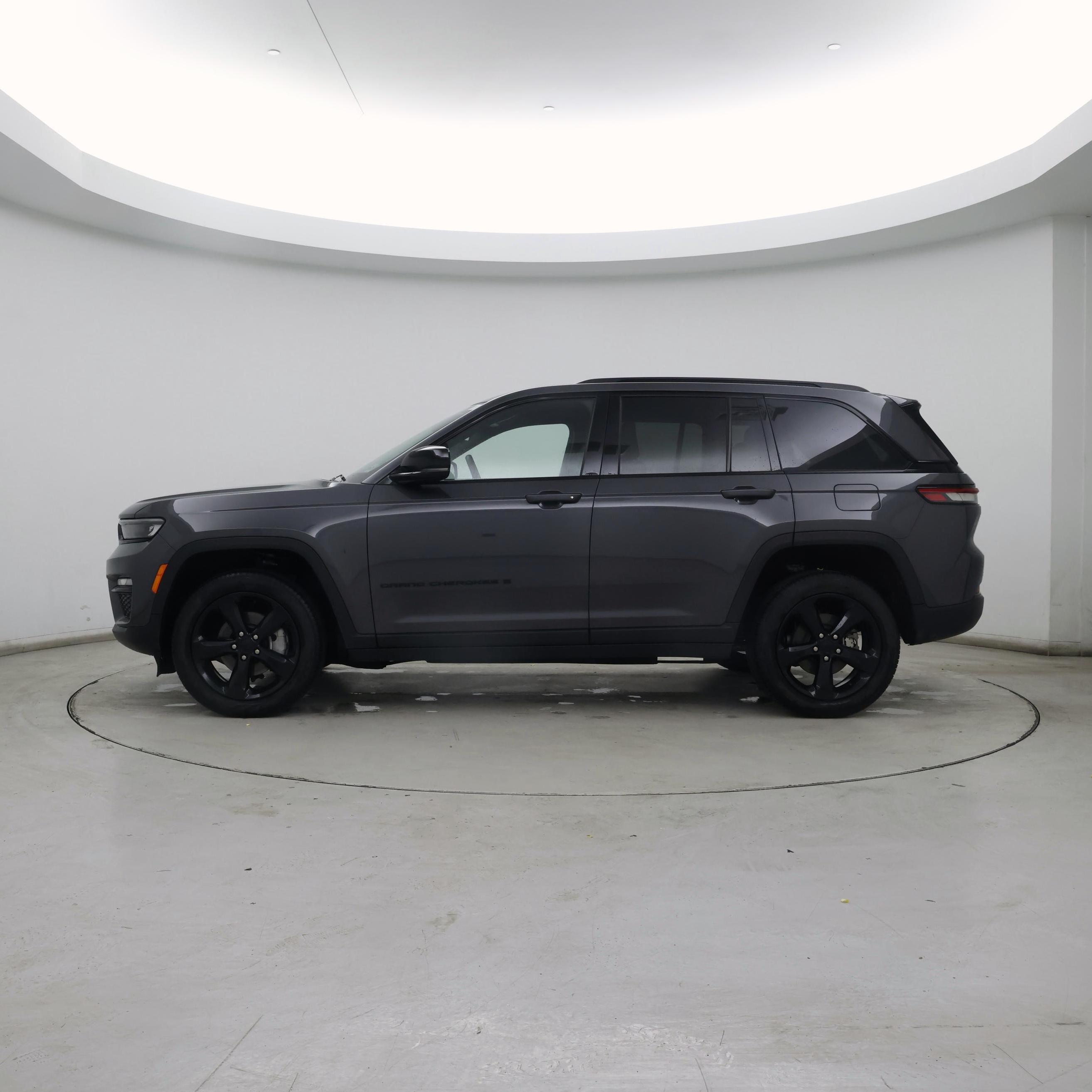 Thumbnail: 2023 Jeep Grand Cherokee - 3