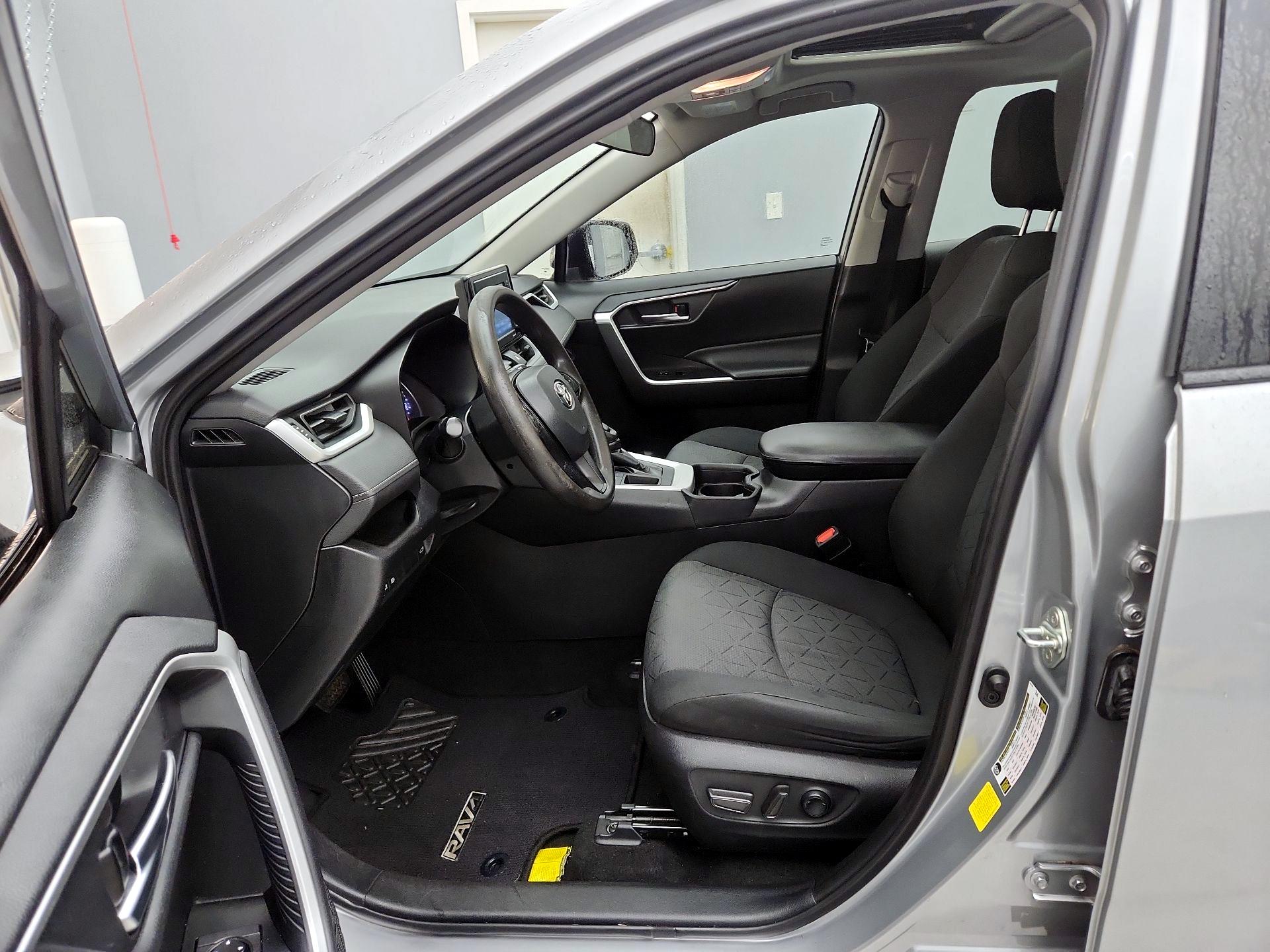 Thumbnail: 2020 Toyota RAV4 - 11