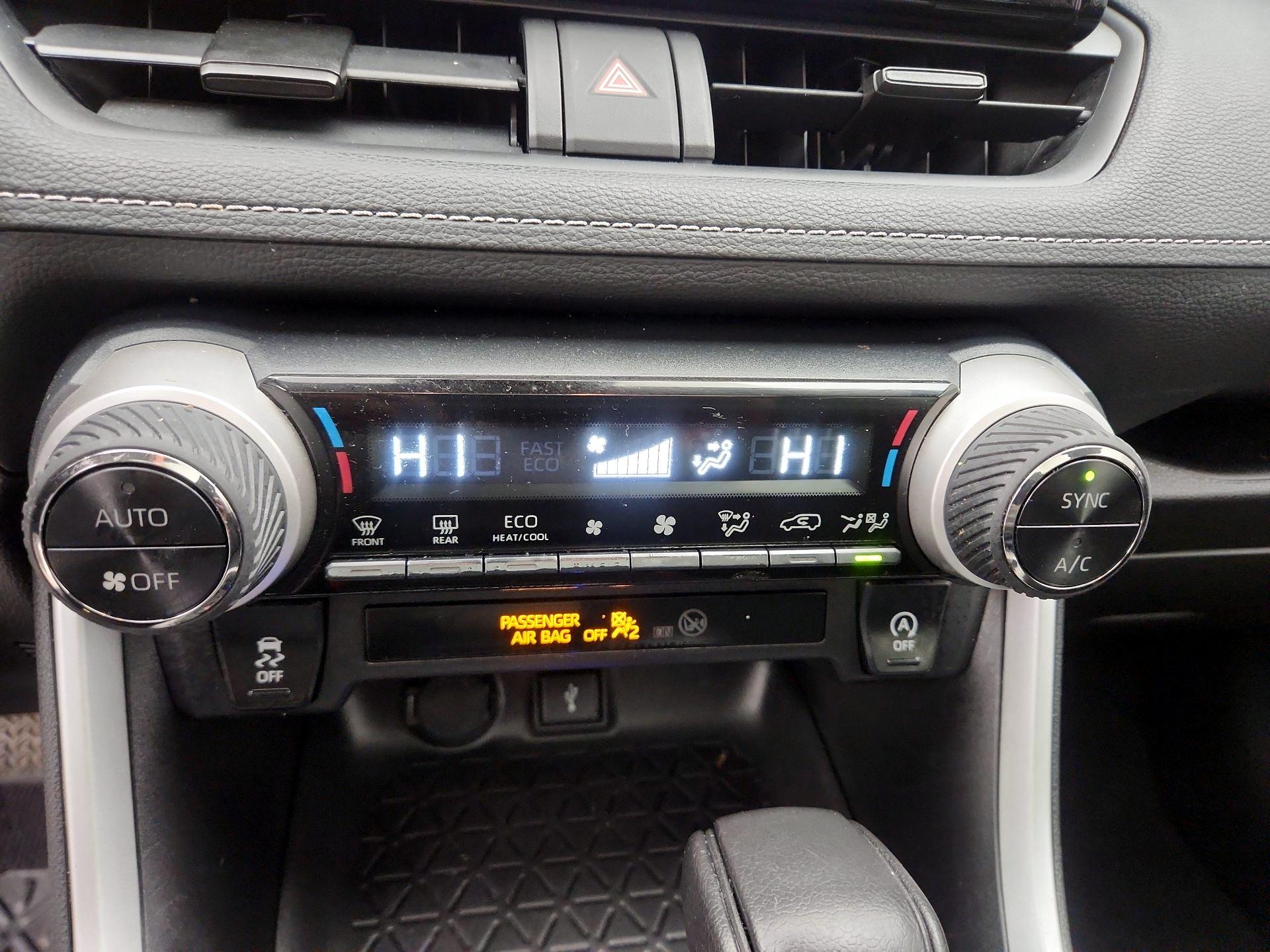 Thumbnail: 2020 Toyota RAV4 - 16