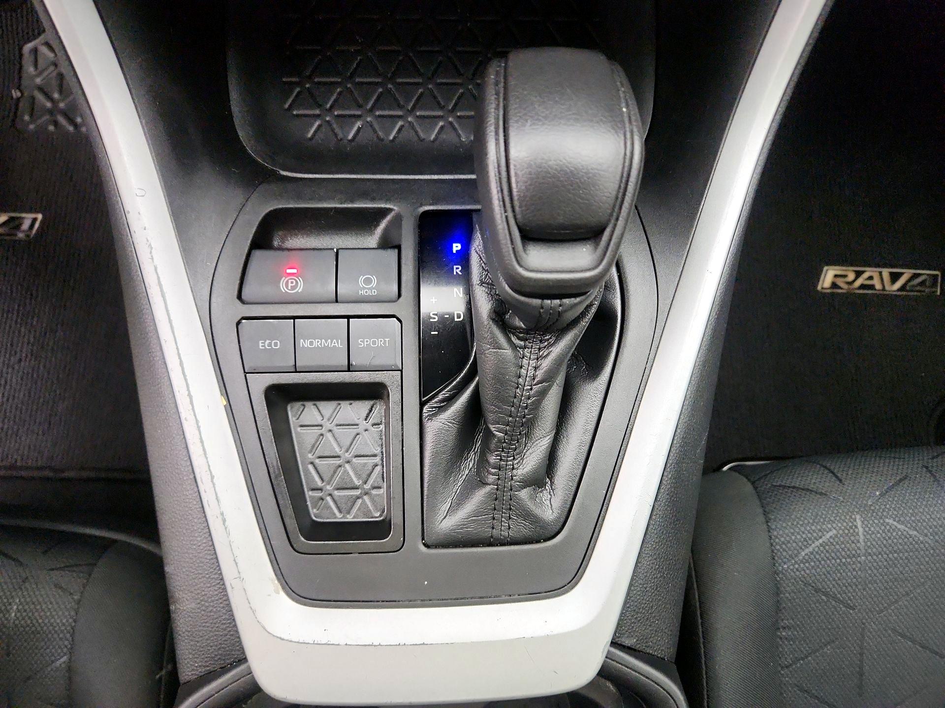 Thumbnail: 2020 Toyota RAV4 - 17