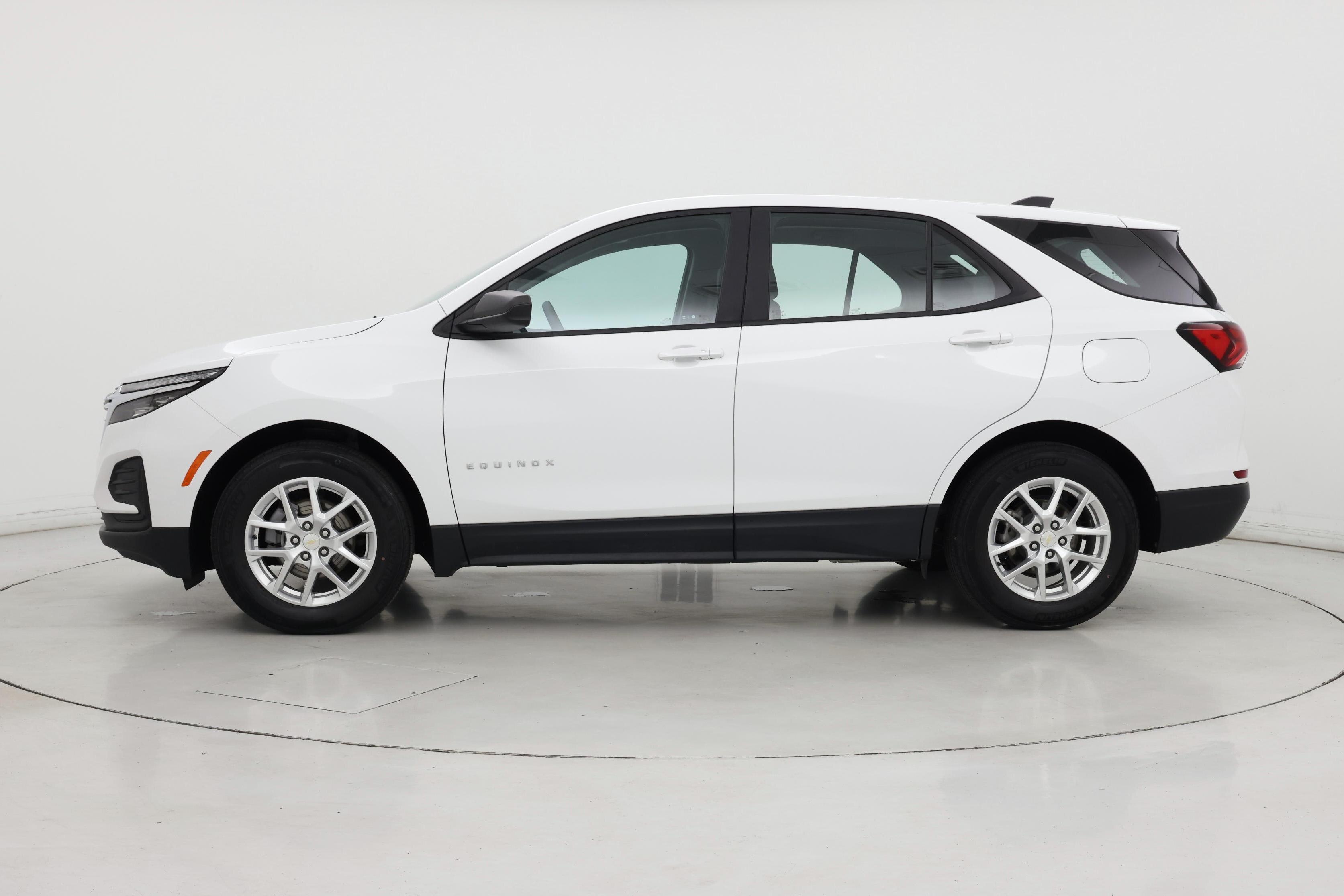 Thumbnail: 2022 Chevrolet Equinox - 3