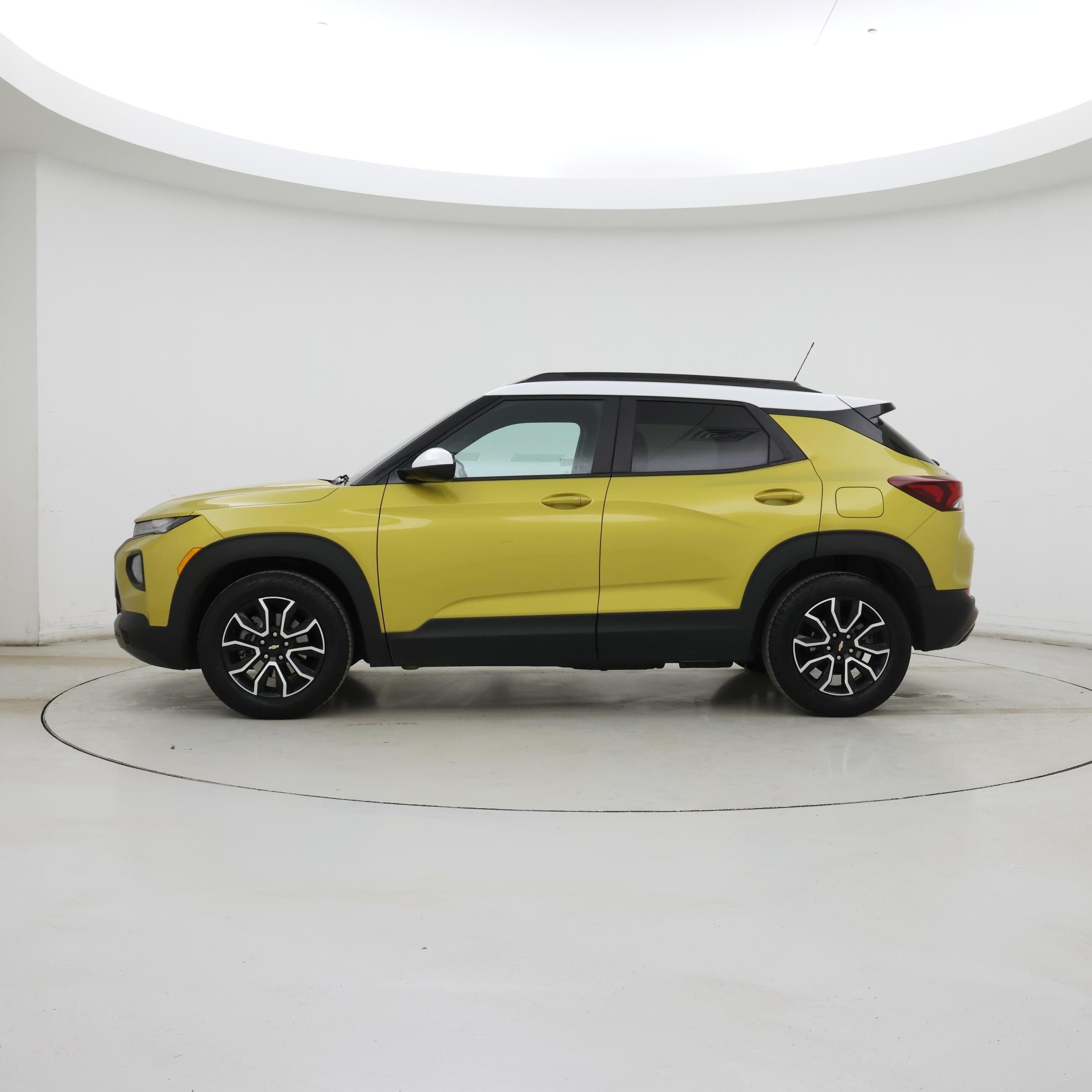 Thumbnail: 2023 Chevrolet TrailBlazer - 3