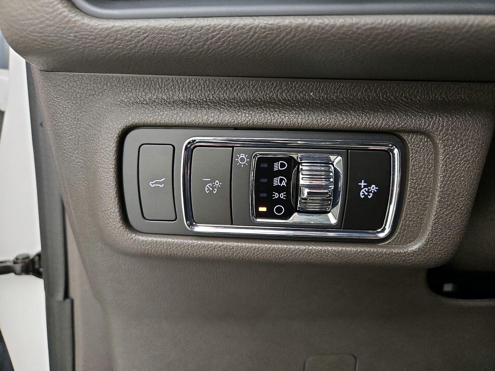 Thumbnail: 2022 Lincoln Corsair - 13