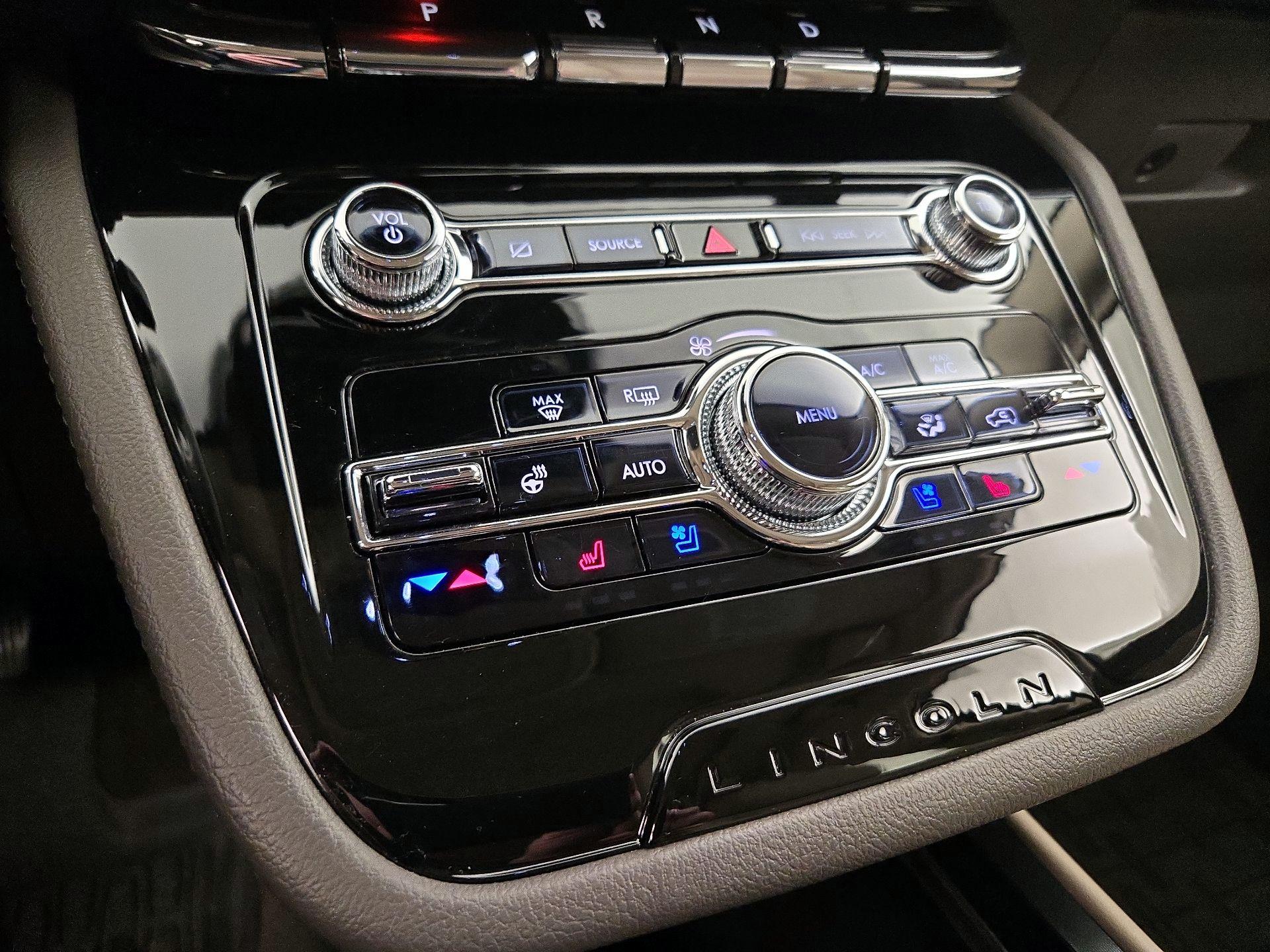 Thumbnail: 2022 Lincoln Corsair - 17