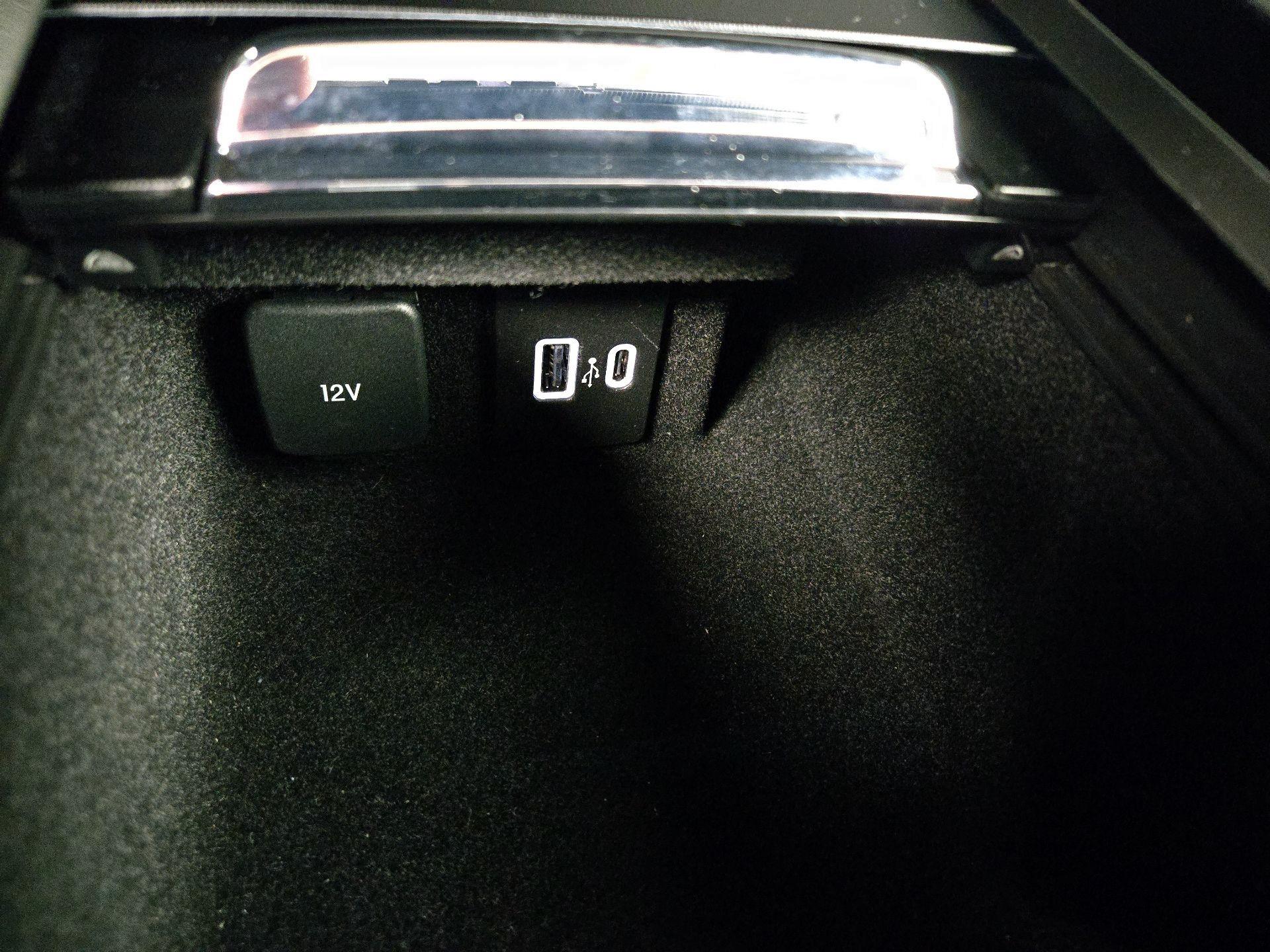 Thumbnail: 2022 Lincoln Corsair - 19