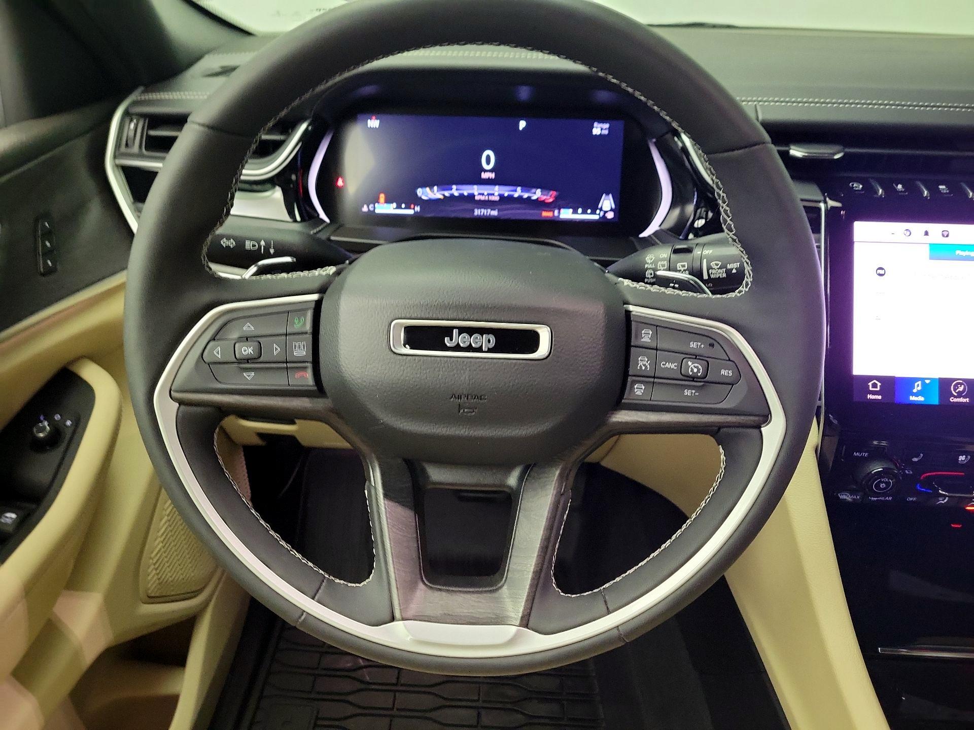 Thumbnail: 2023 Jeep Grand Cherokee - 10