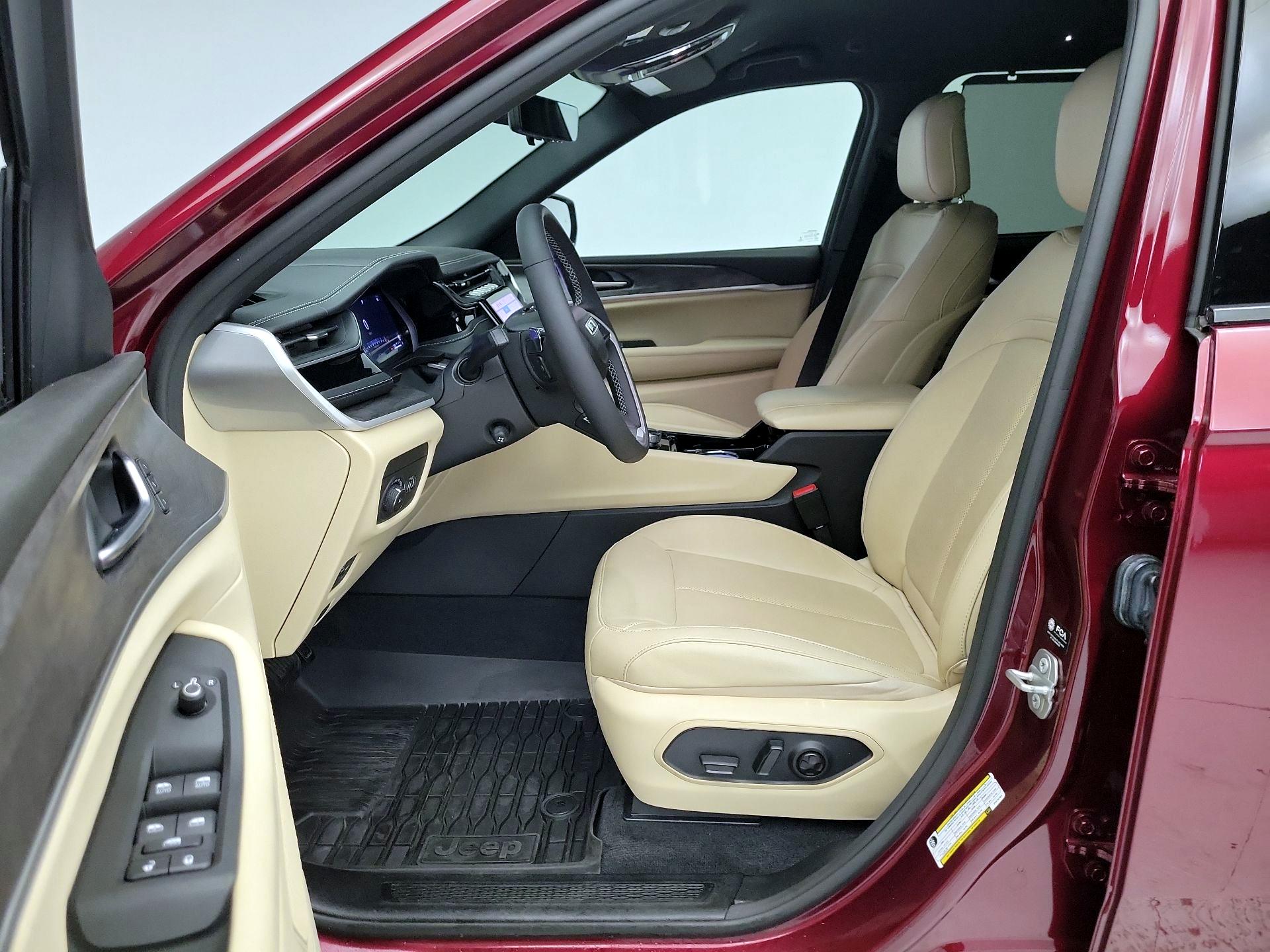 Thumbnail: 2023 Jeep Grand Cherokee - 11