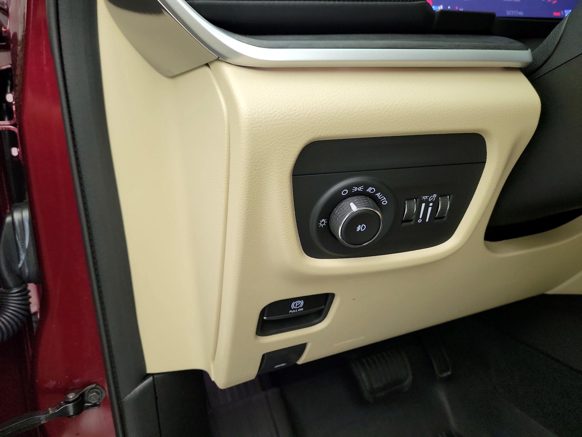 Thumbnail: 2023 Jeep Grand Cherokee - 13