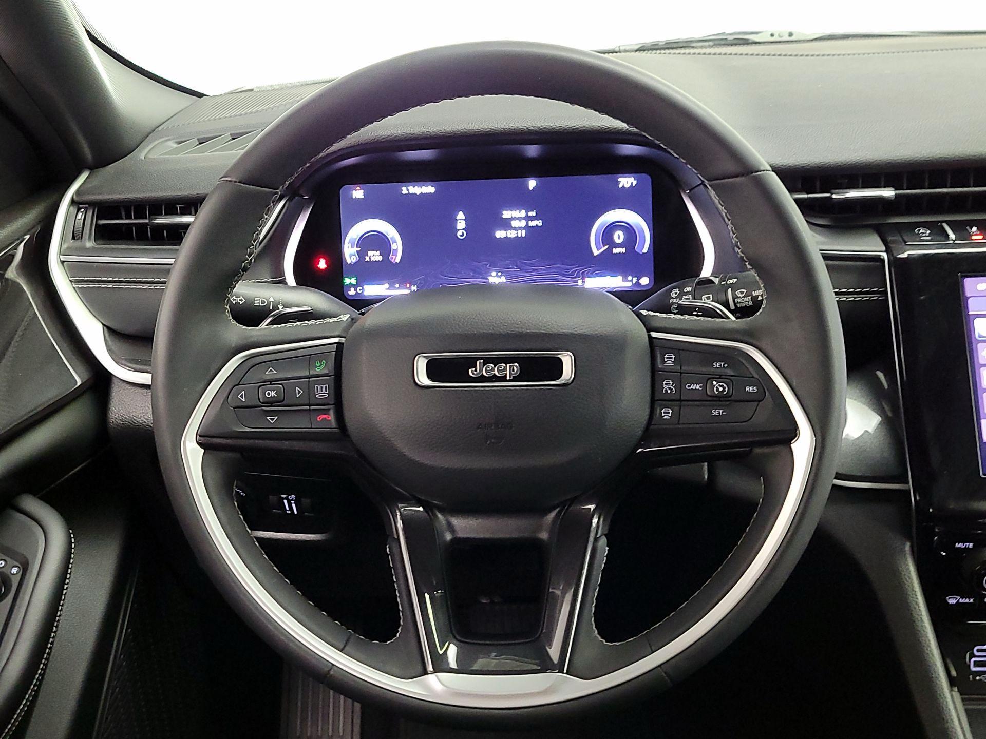 Thumbnail: 2023 Jeep Grand Cherokee - 10