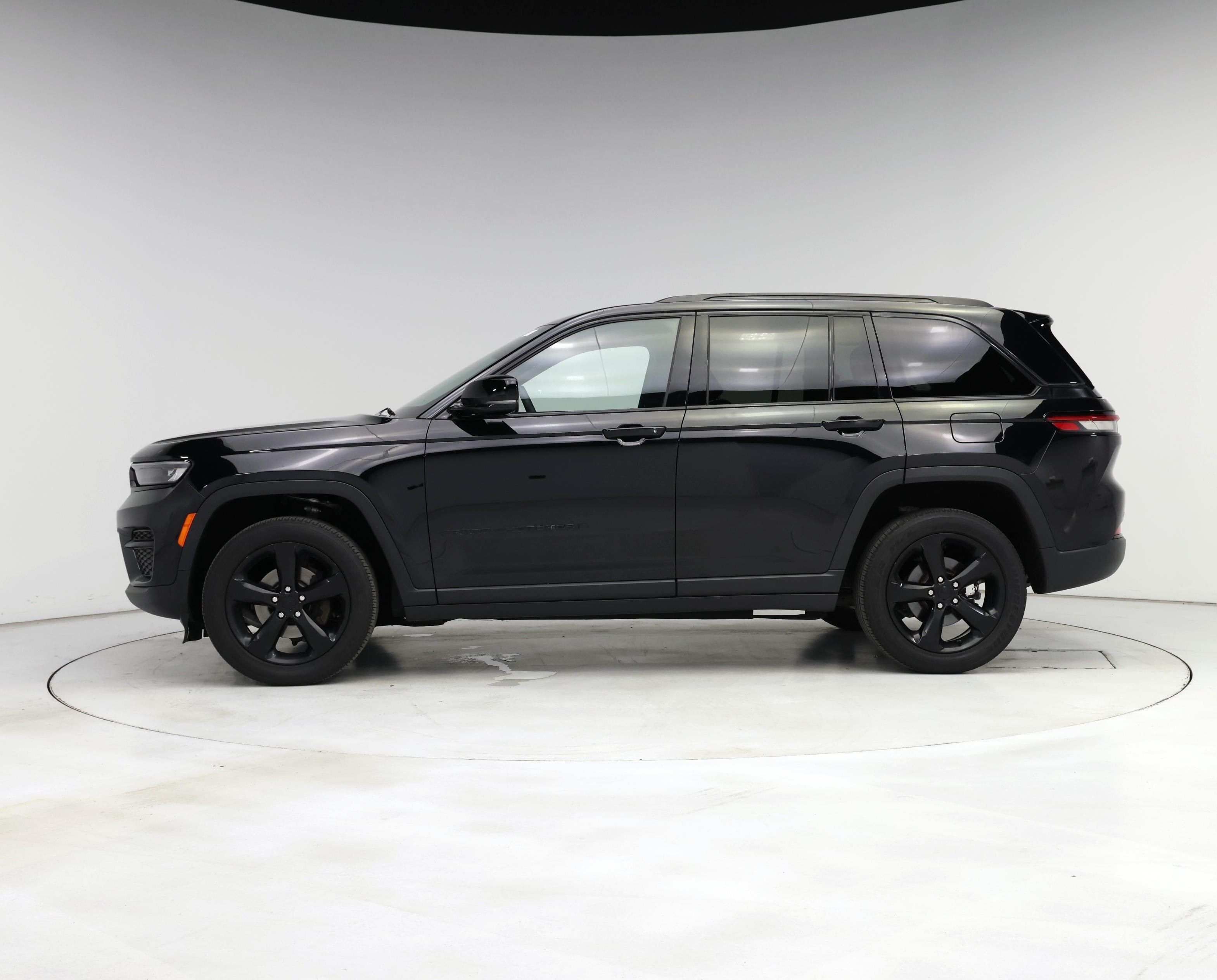 Thumbnail: 2023 Jeep Grand Cherokee - 3