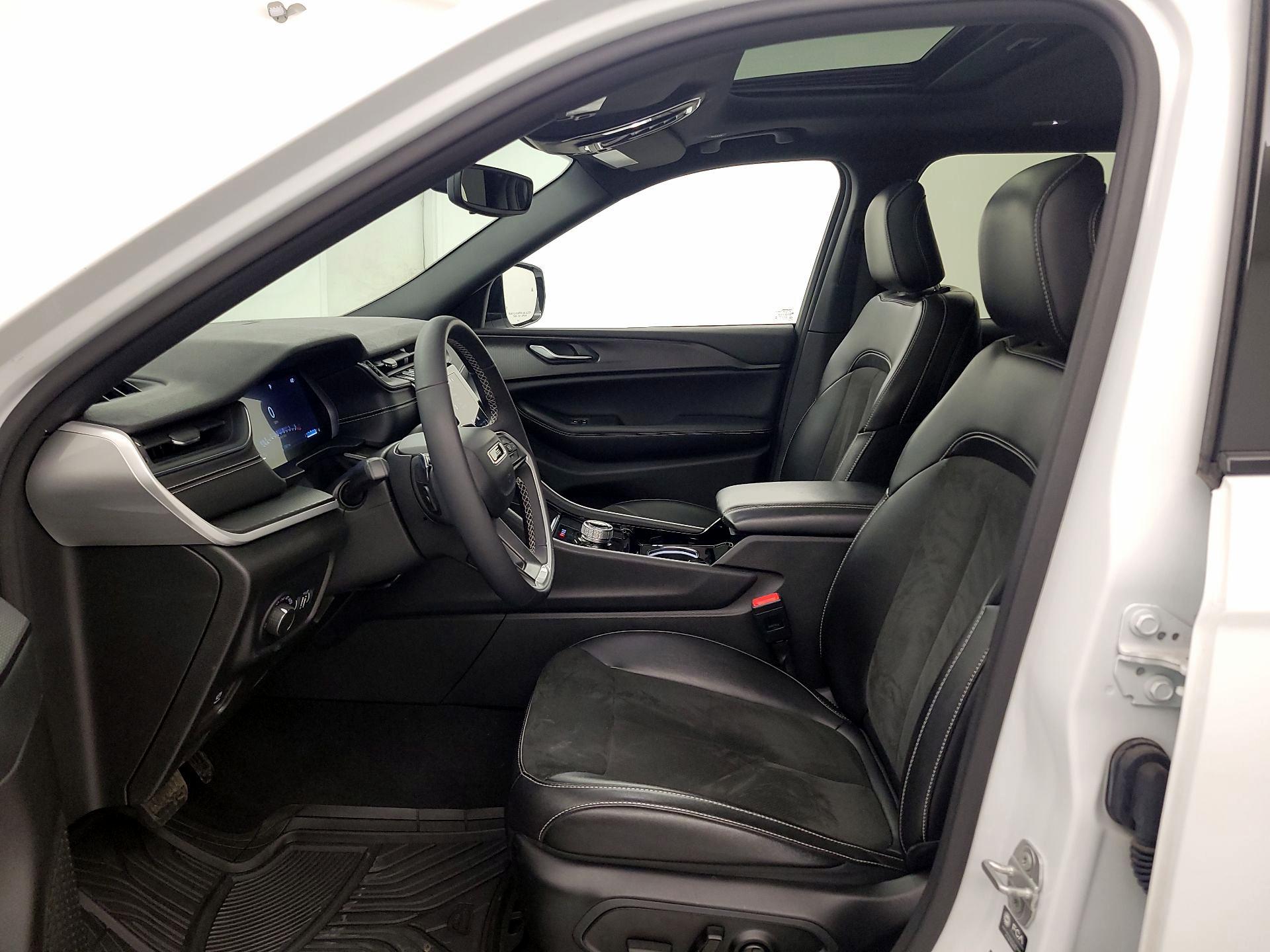 Thumbnail: 2023 Jeep Grand Cherokee L - 11