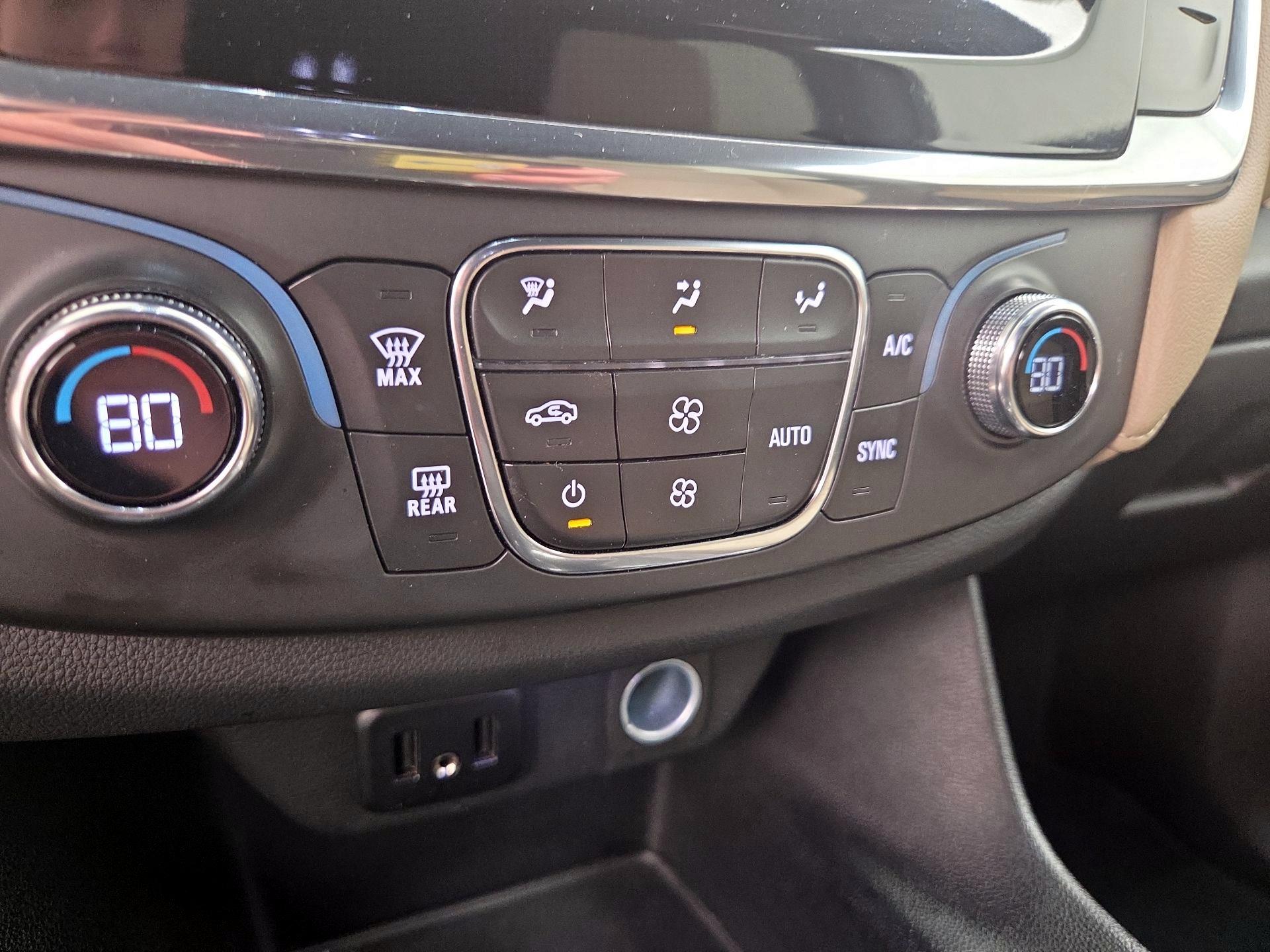 Thumbnail: 2023 Chevrolet Traverse - 16