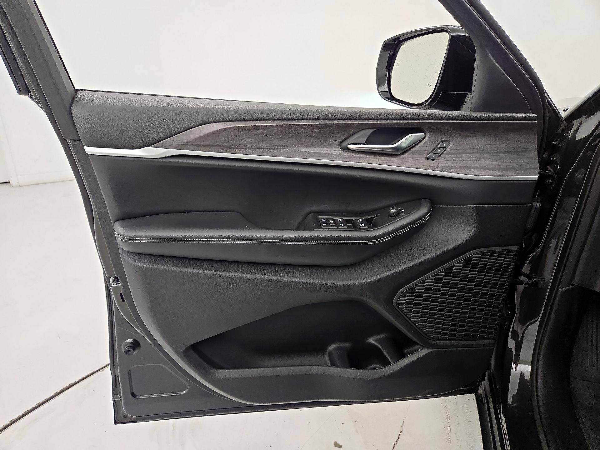 Thumbnail: 2023 Jeep Grand Cherokee L - 12