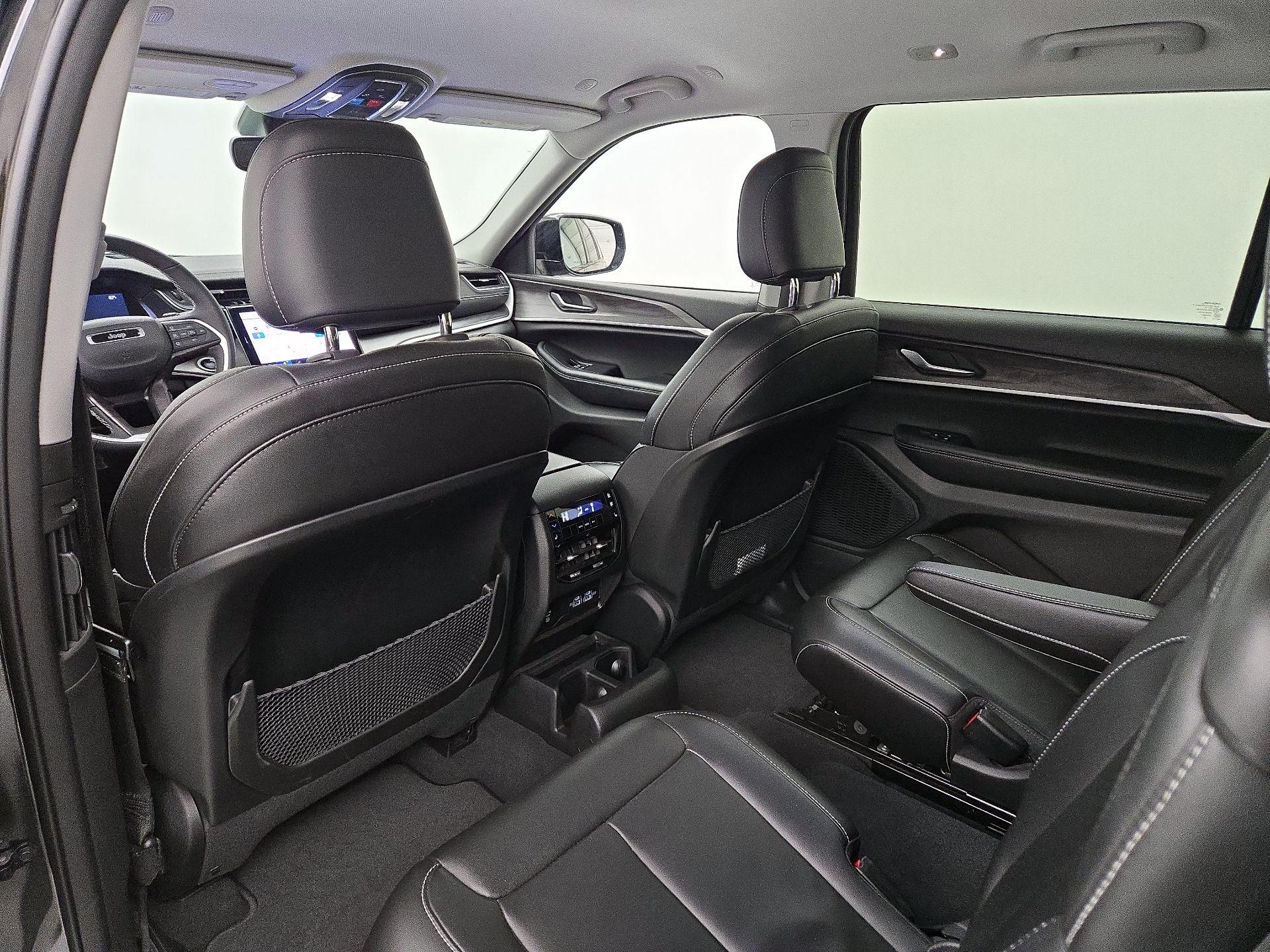 Thumbnail: 2023 Jeep Grand Cherokee L - 20