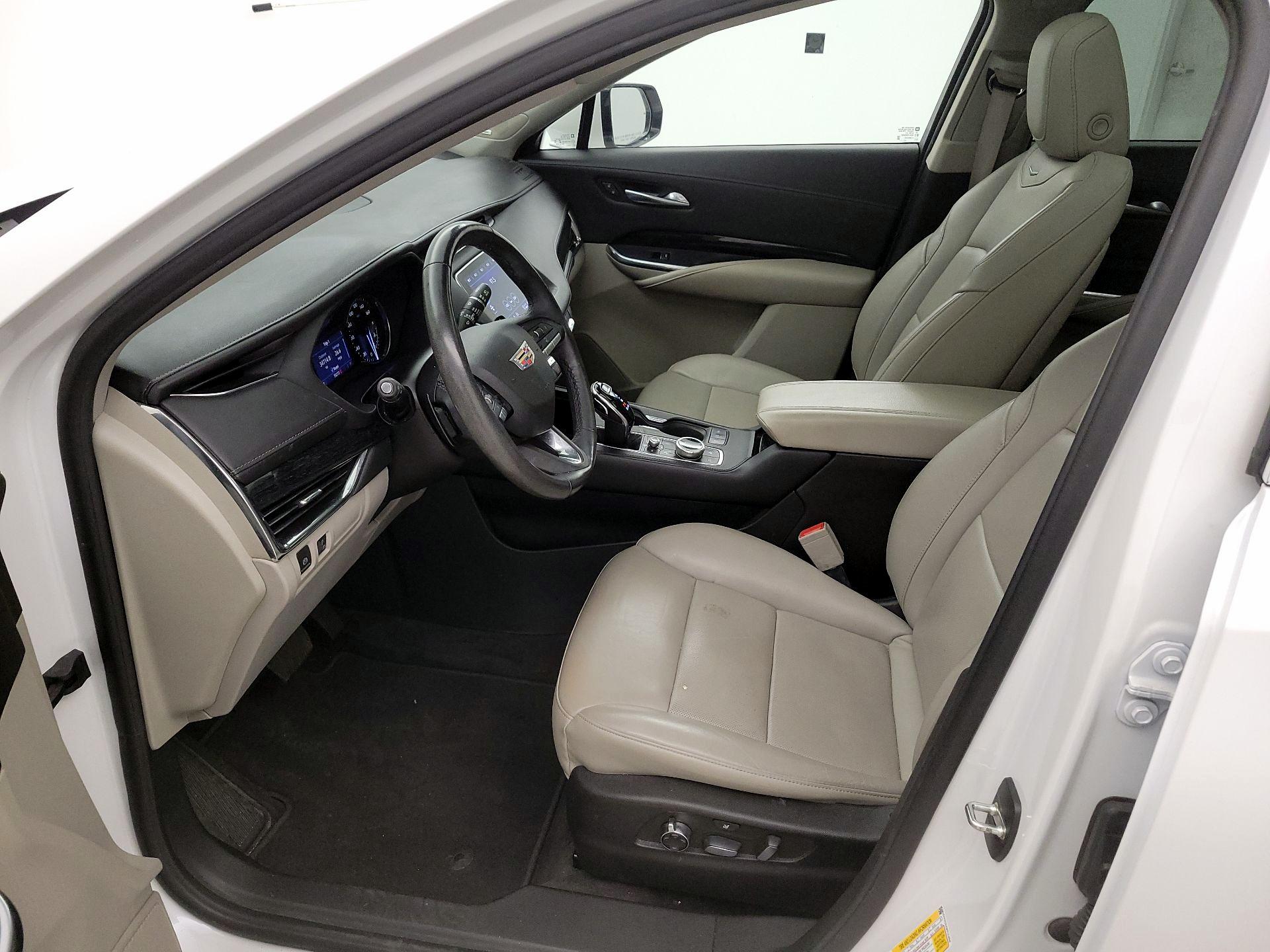 Thumbnail: 2023 Cadillac XT4 - 11