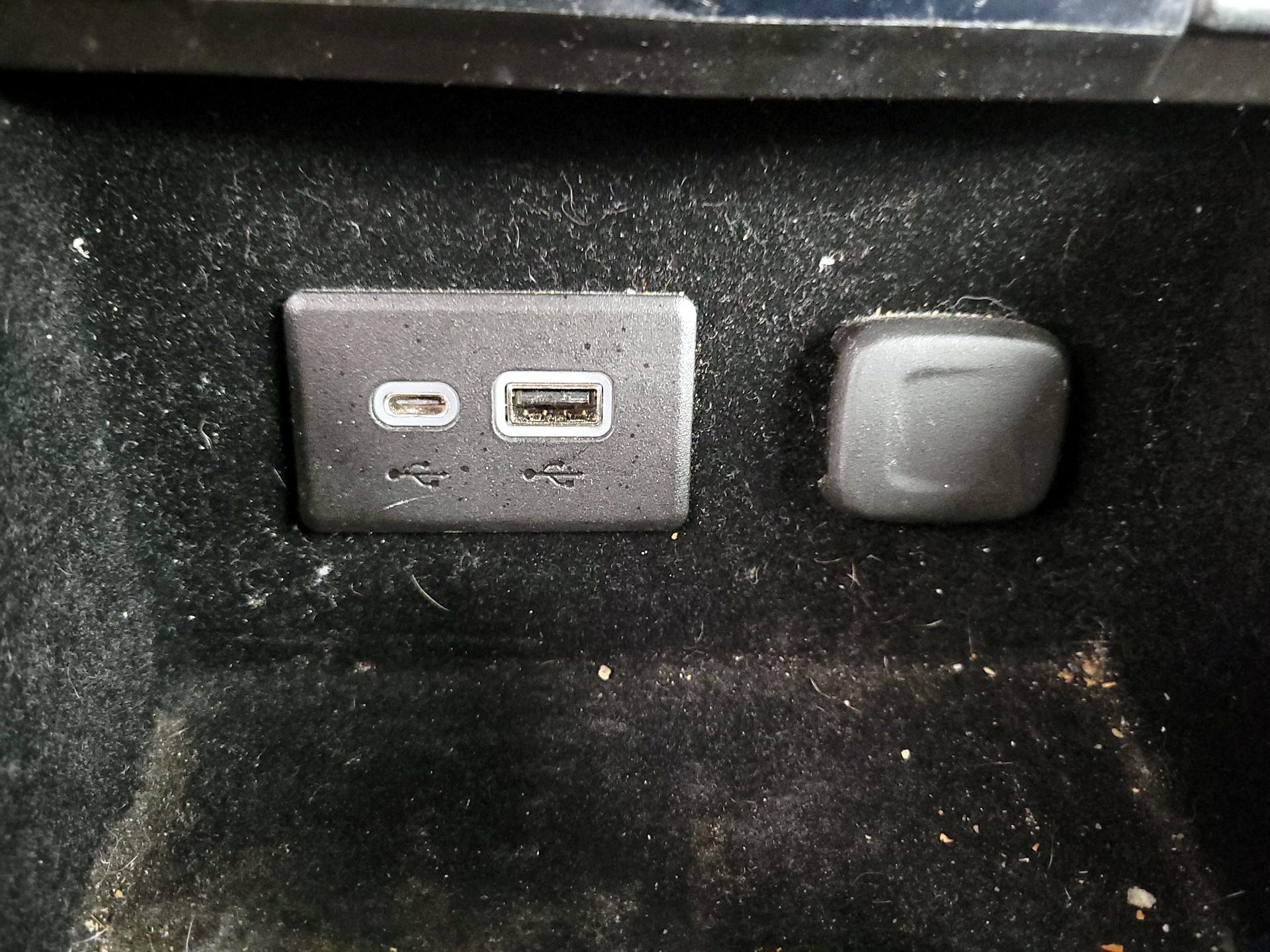 Thumbnail: 2023 Cadillac XT4 - 18