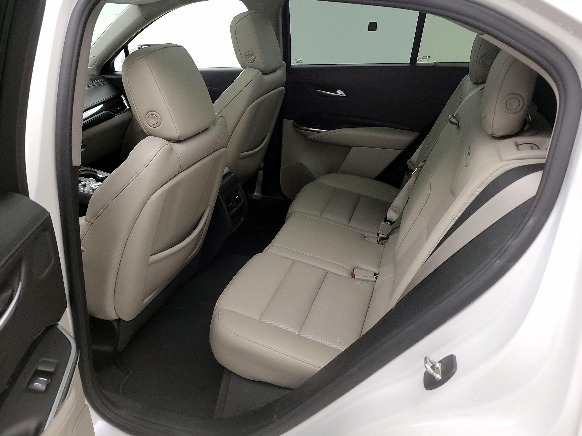 Thumbnail: 2023 Cadillac XT4 - 20