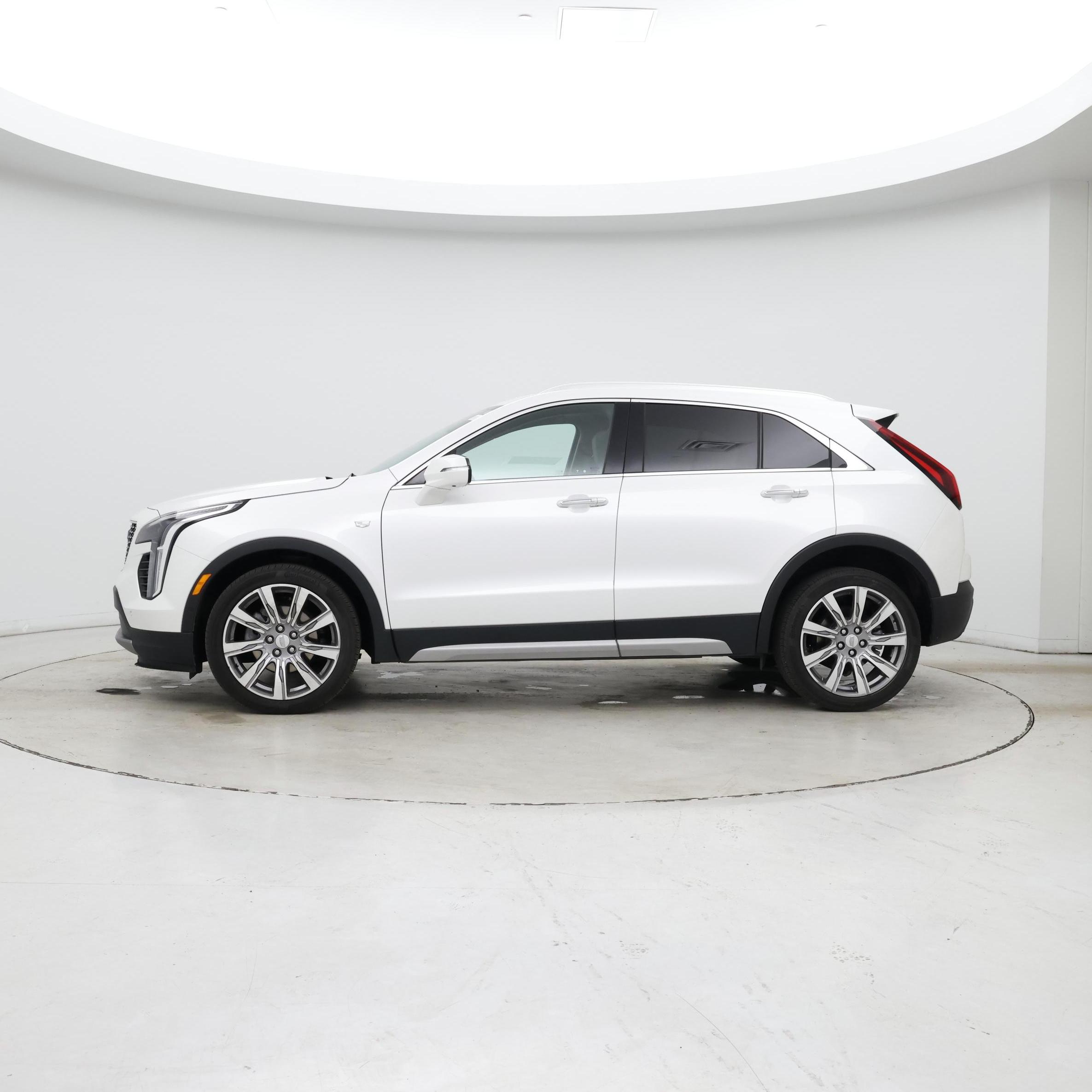 Thumbnail: 2023 Cadillac XT4 - 3