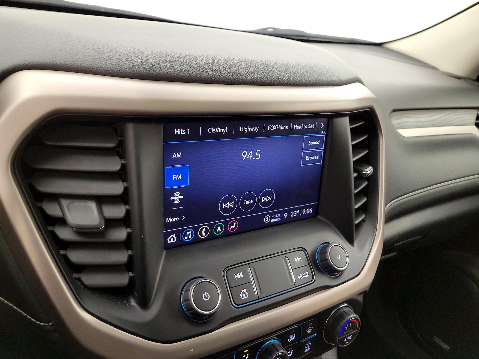 2023 GMC Acadia Denali - Photo 17