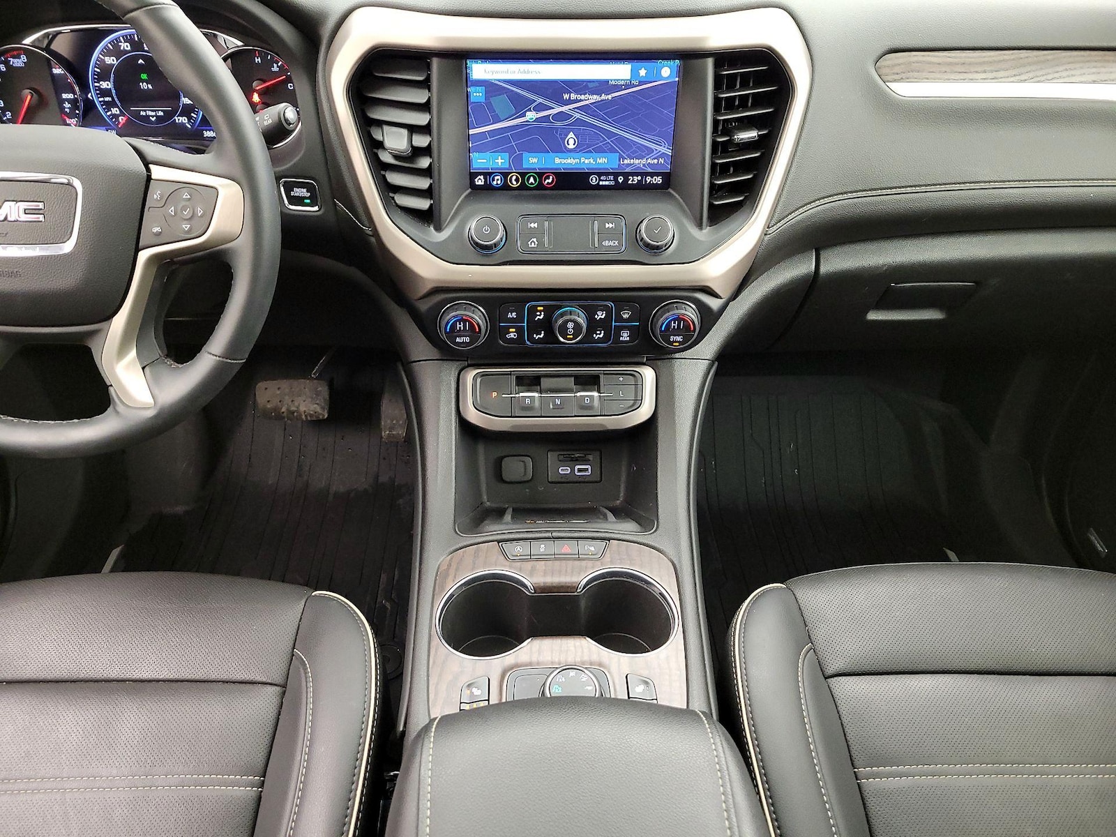 2023 GMC Acadia Denali - Photo 19
