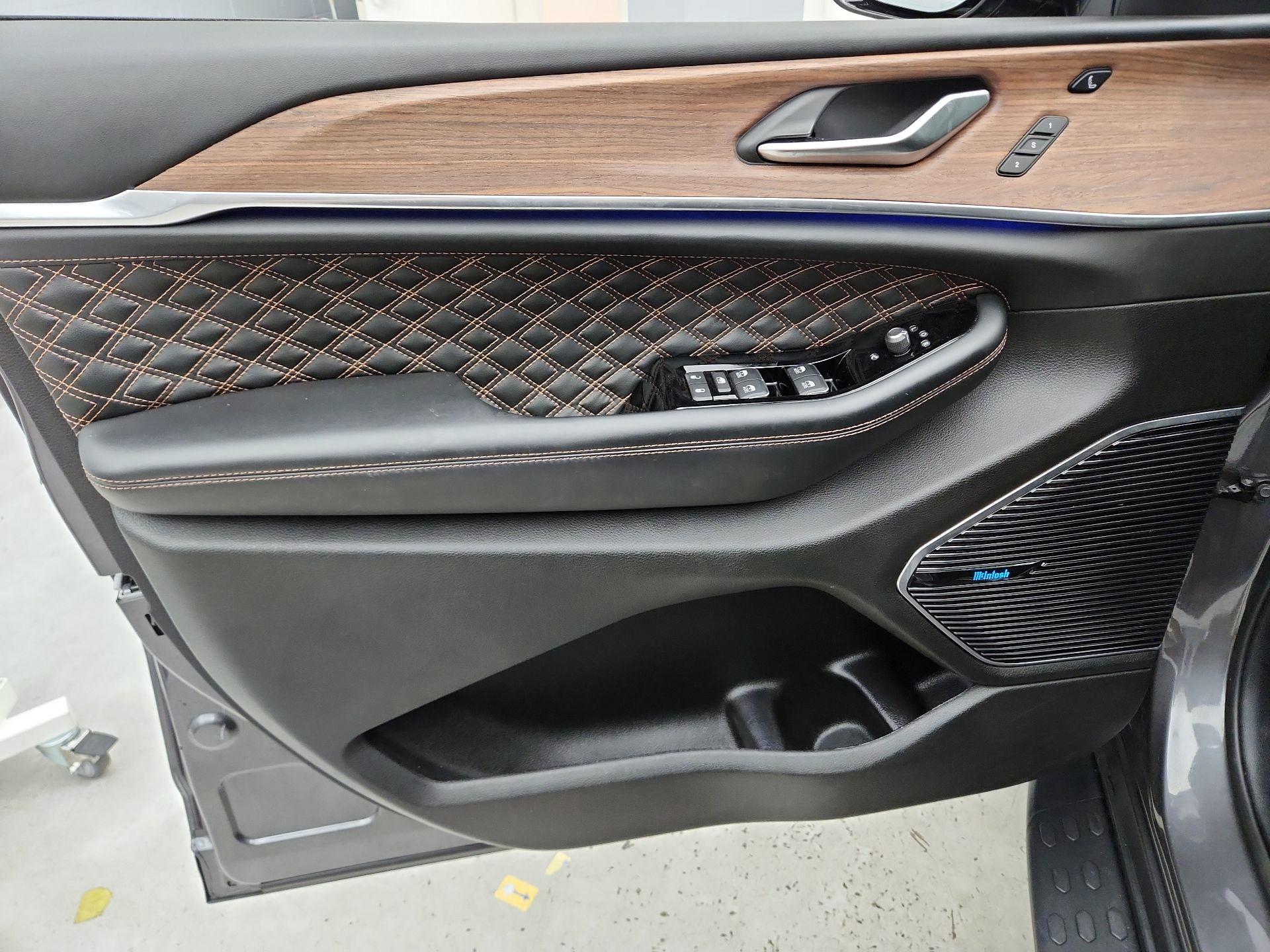 Thumbnail: 2023 Jeep Grand Cherokee - 12