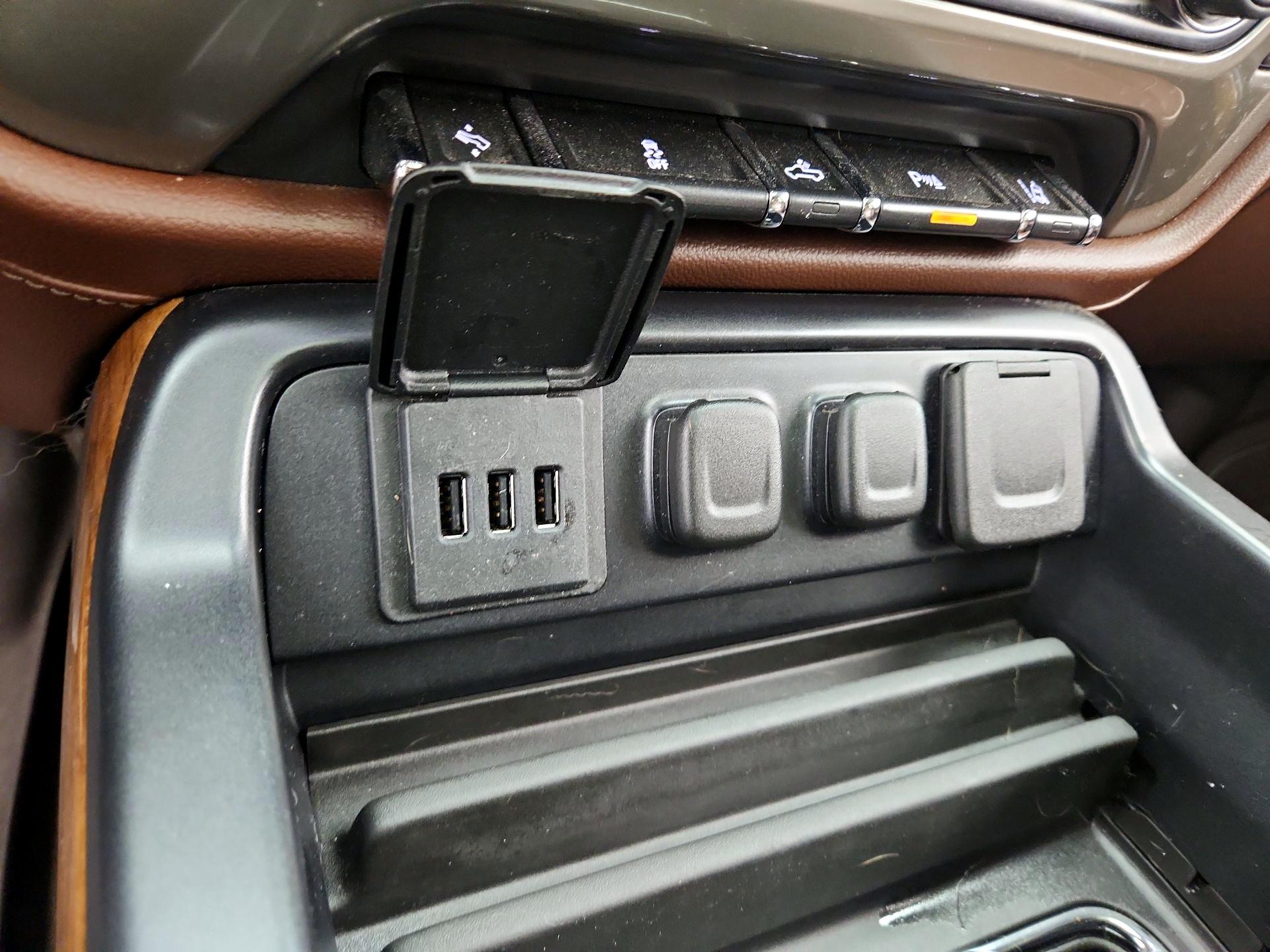 Thumbnail: 2015 Chevrolet Silverado 1500 - 18