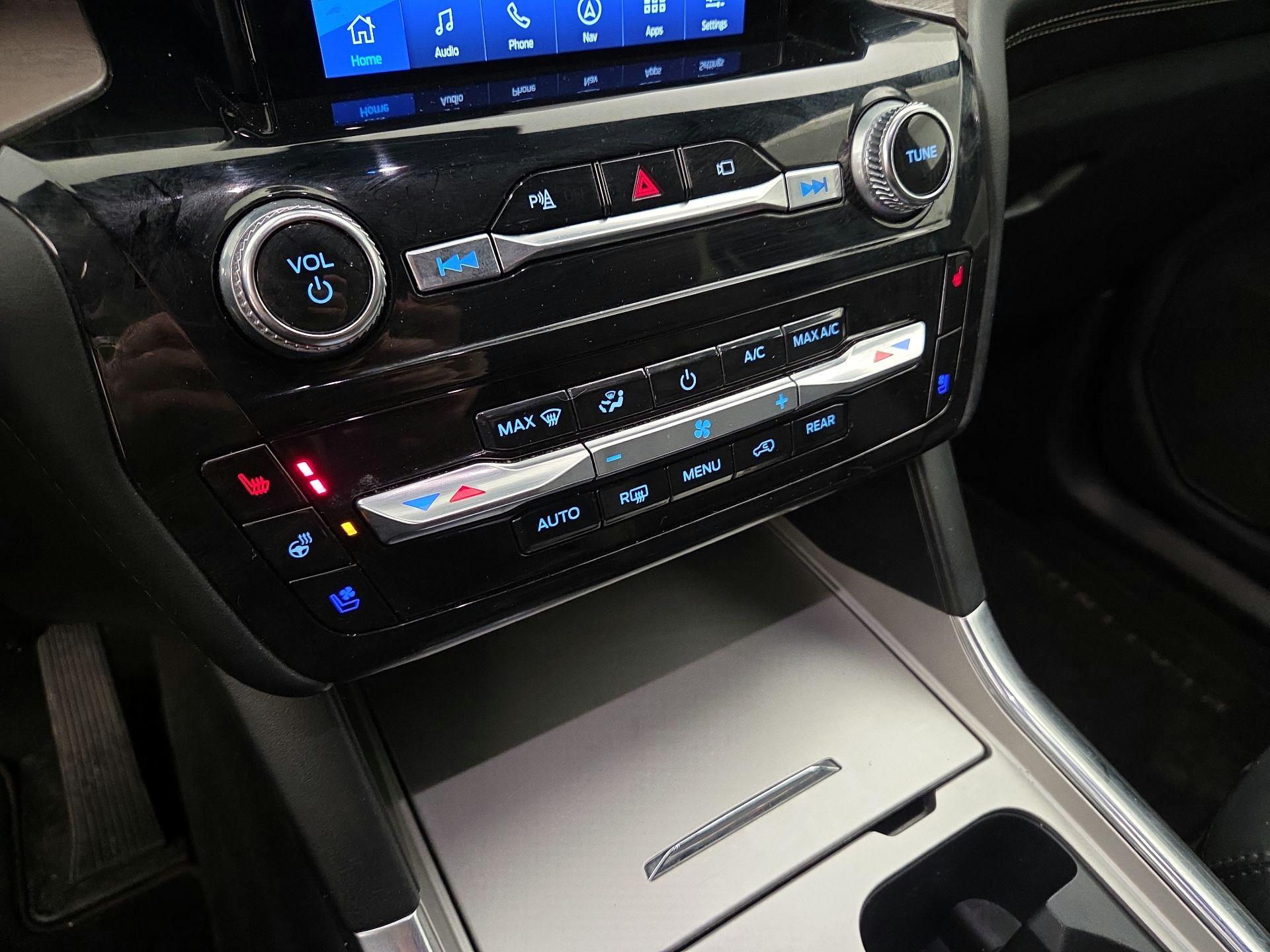 Thumbnail: 2022 Ford Explorer - 16