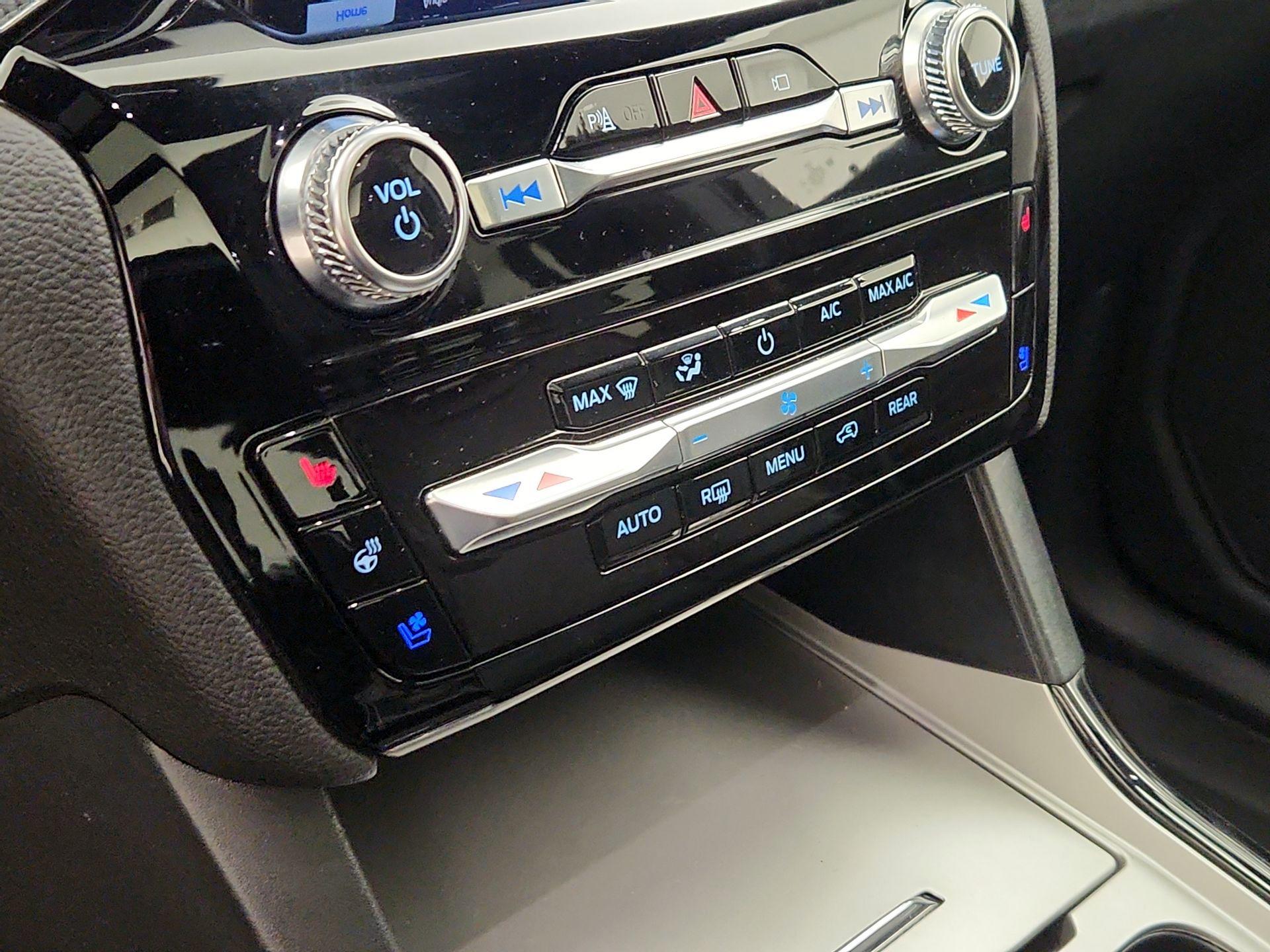 Thumbnail: 2022 Ford Explorer - 17