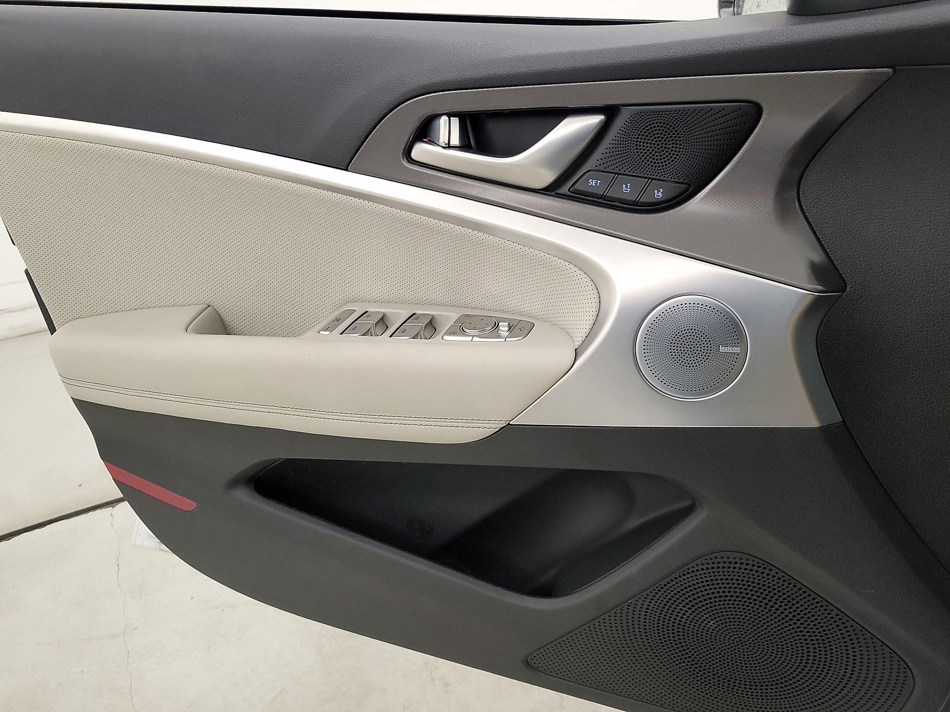 Thumbnail: 2025 Genesis G70 - 12