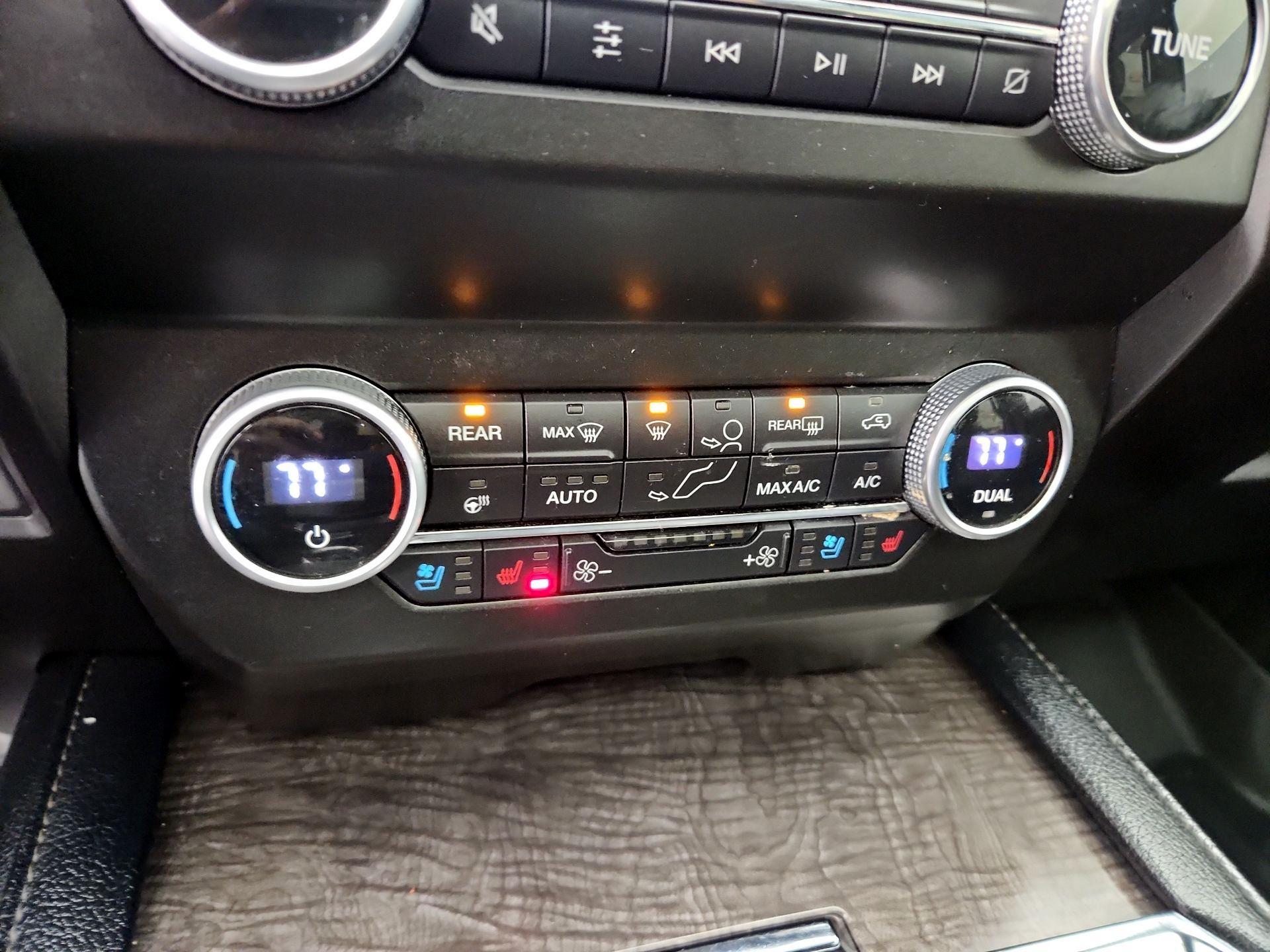 Thumbnail: 2021 Ford Expedition - 17