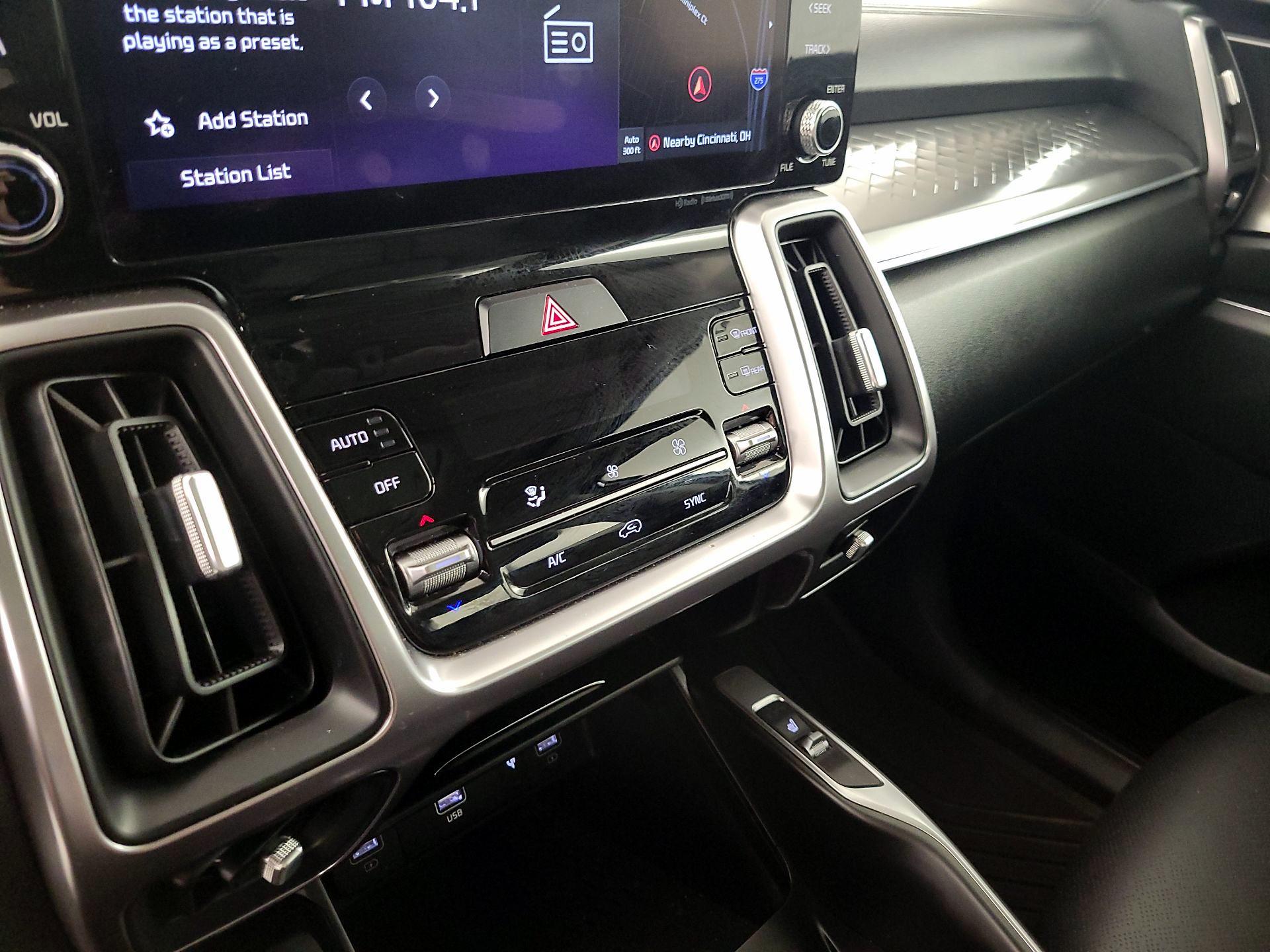 Thumbnail: 2023 Kia Sorento - 17