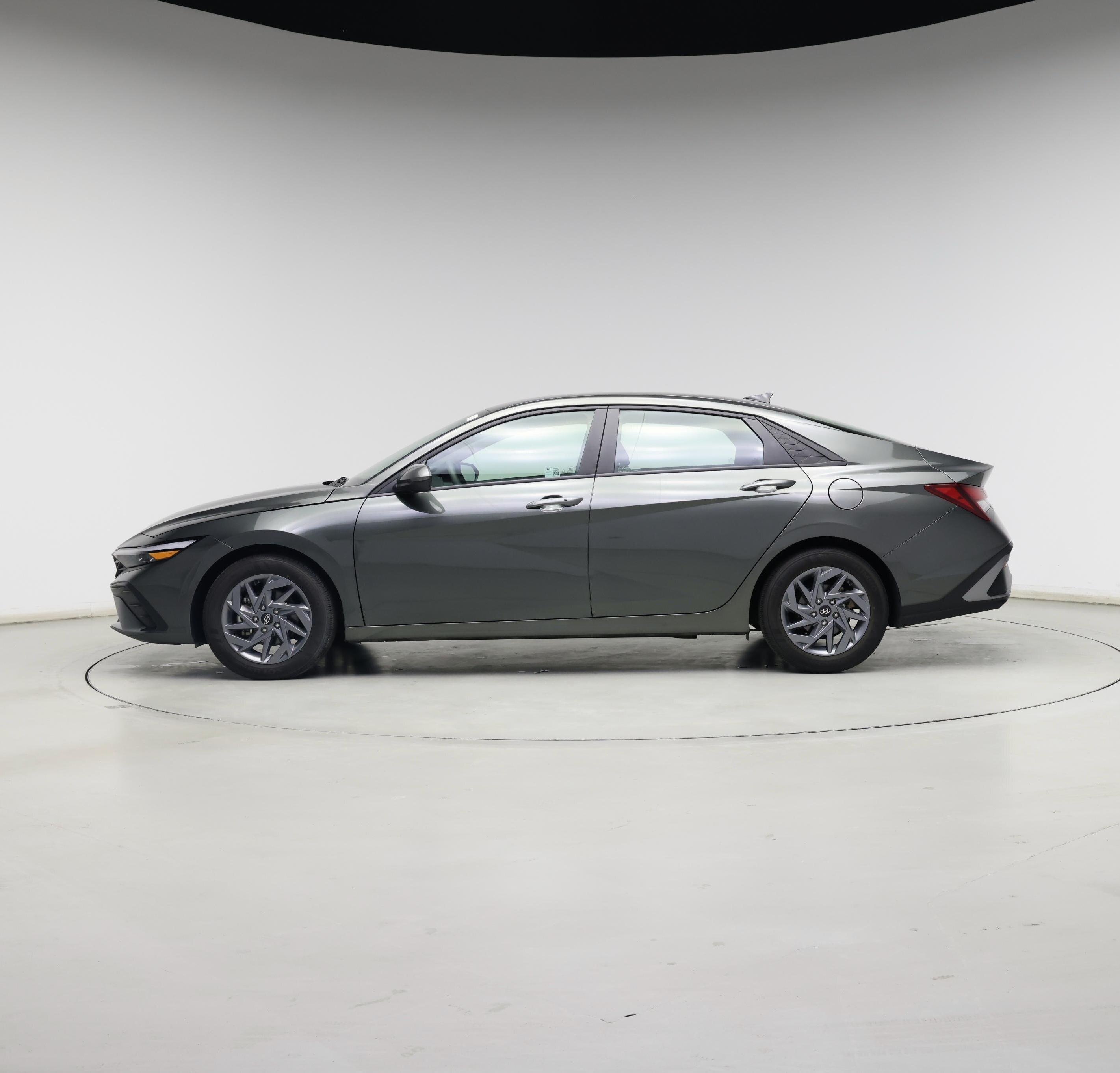 Thumbnail: 2024 Hyundai Elantra - 3