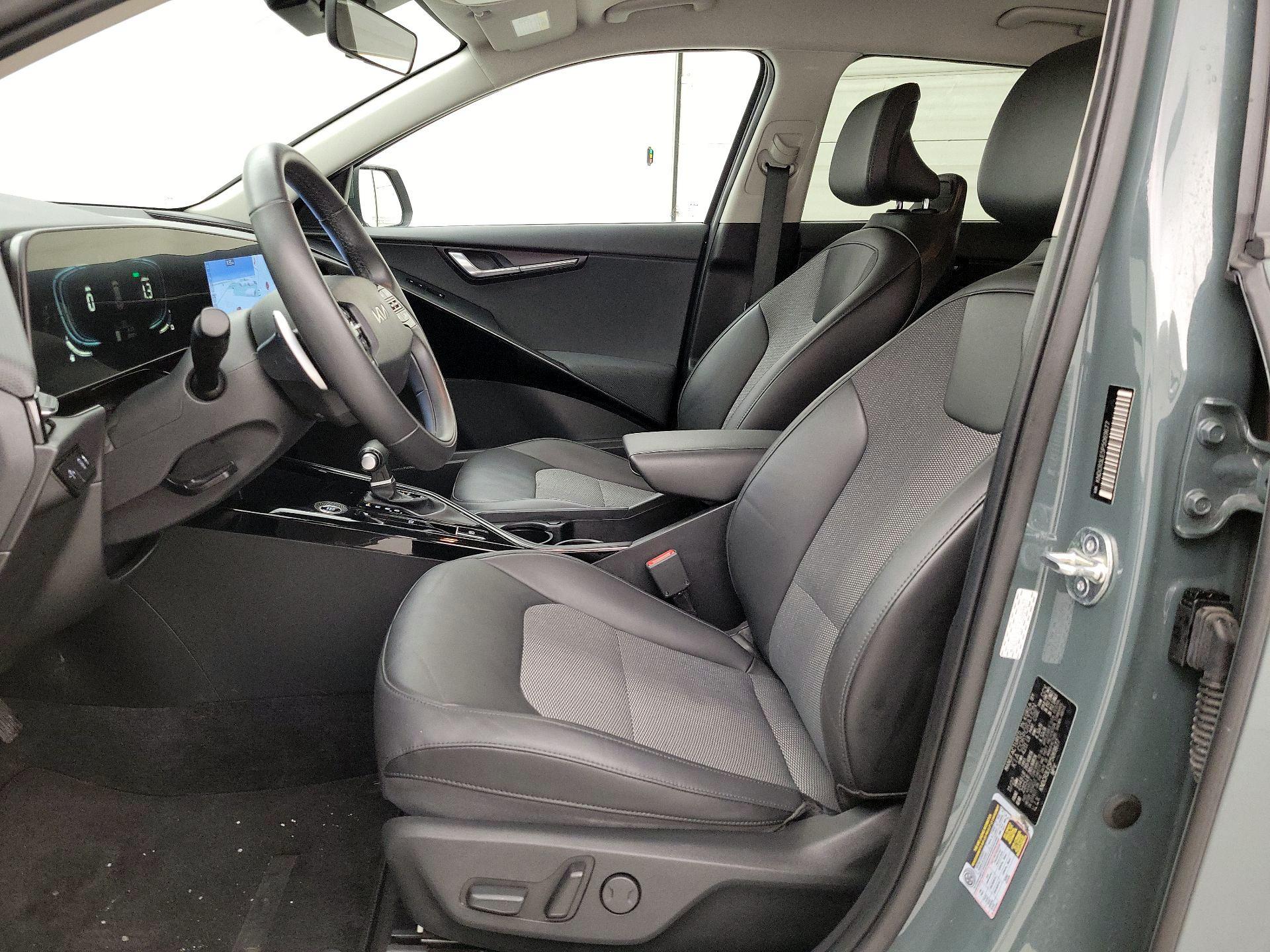 Thumbnail: 2023 Kia Niro - 11