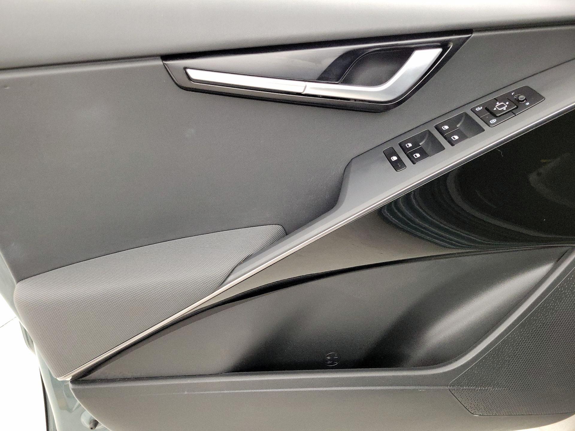 Thumbnail: 2023 Kia Niro - 12