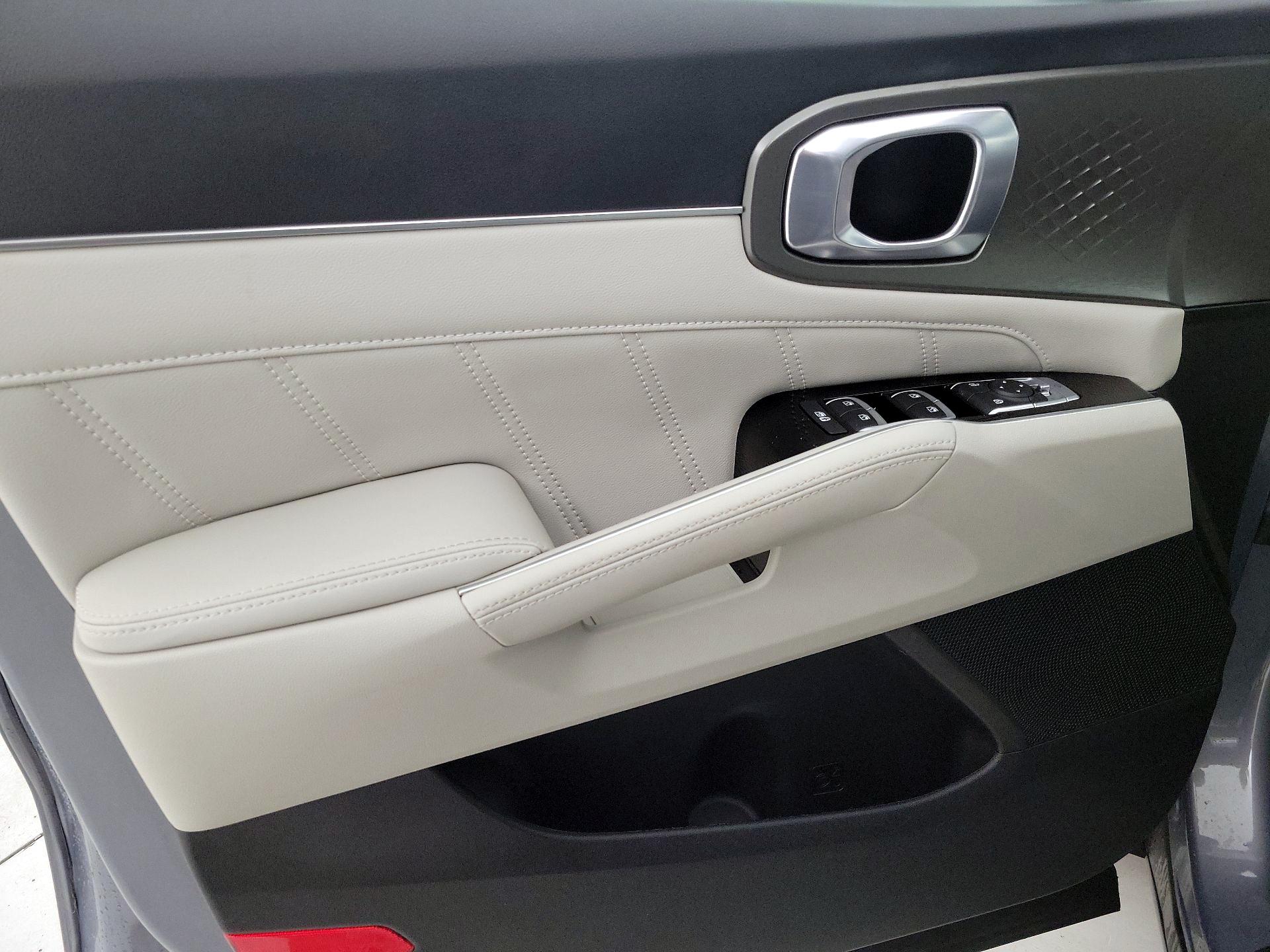 Thumbnail: 2023 Kia Sorento - 12