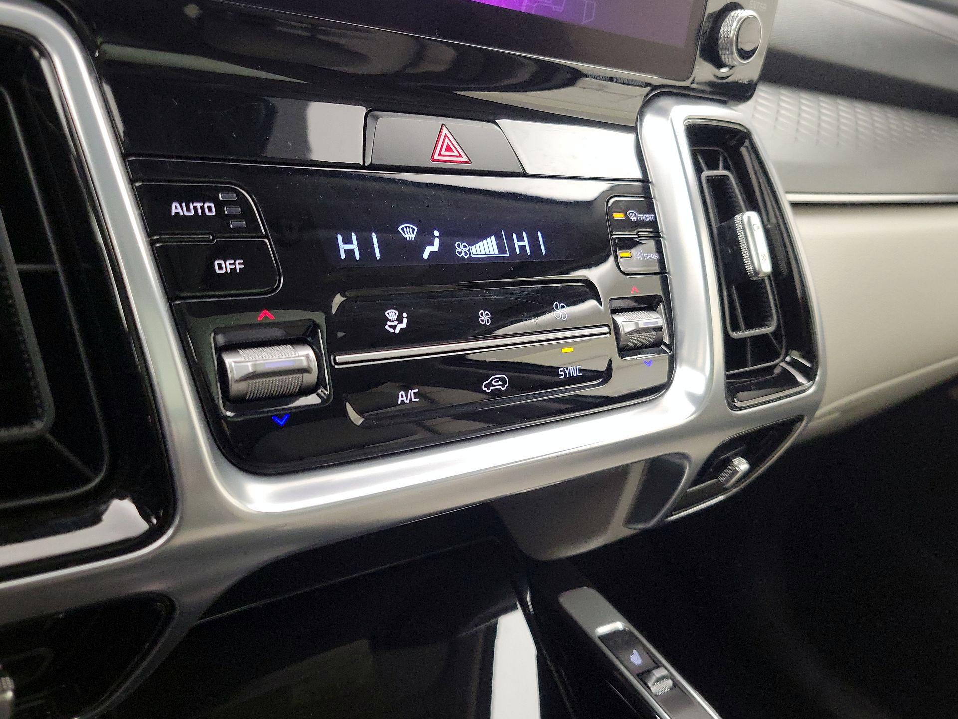 Thumbnail: 2023 Kia Sorento - 17