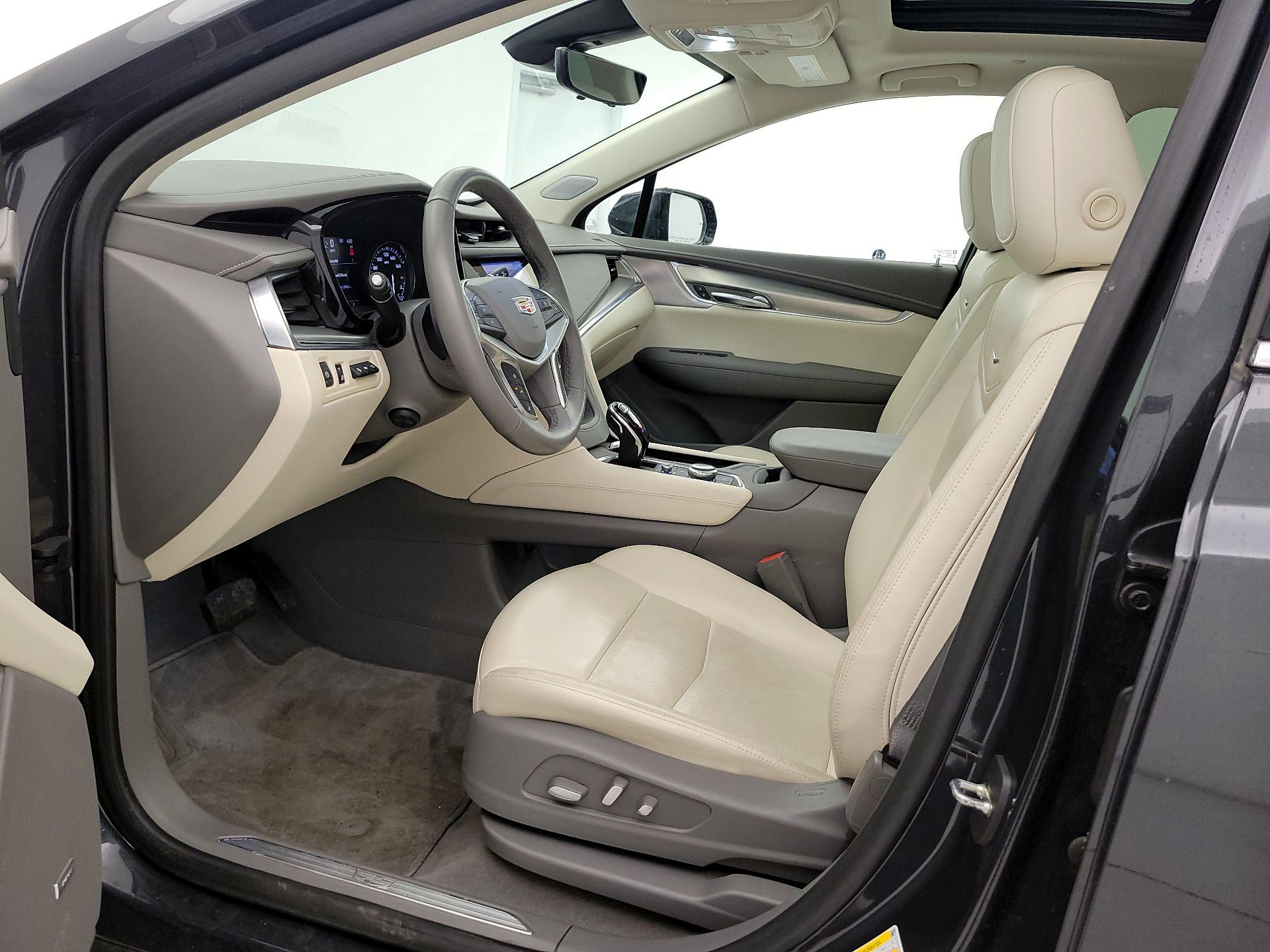 Thumbnail: 2023 Cadillac XT5 - 11