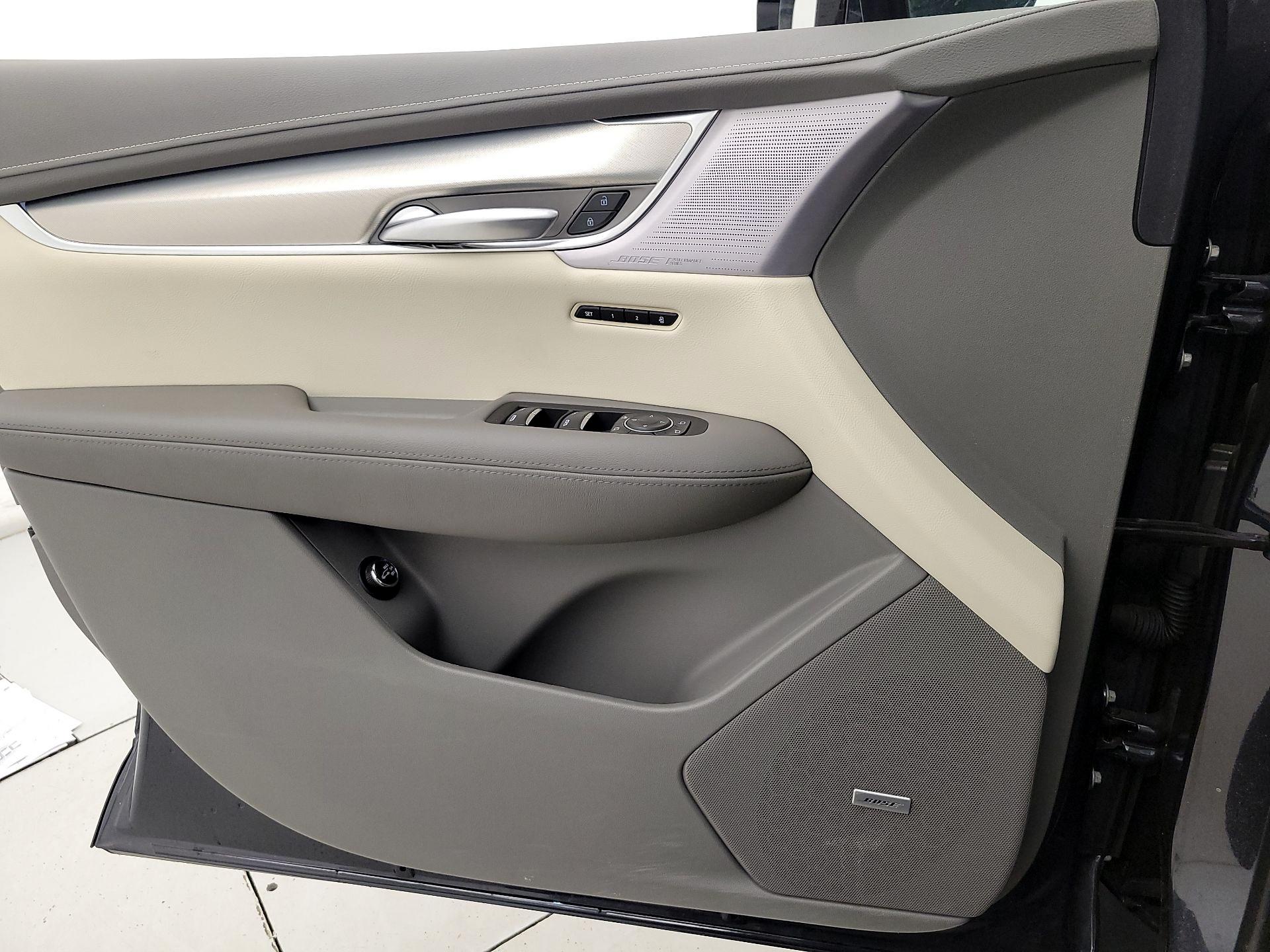 Thumbnail: 2023 Cadillac XT5 - 12