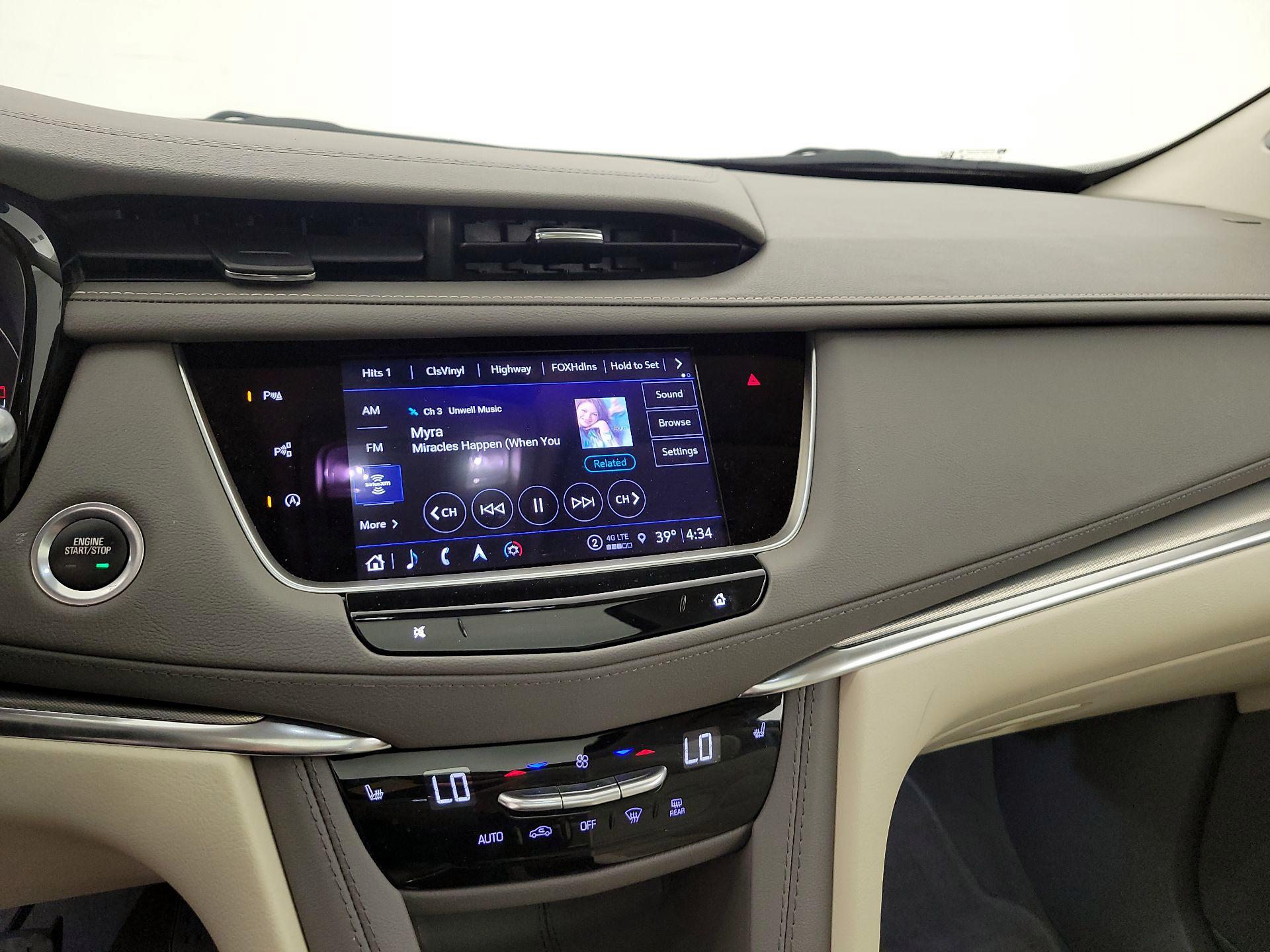 Thumbnail: 2023 Cadillac XT5 - 16