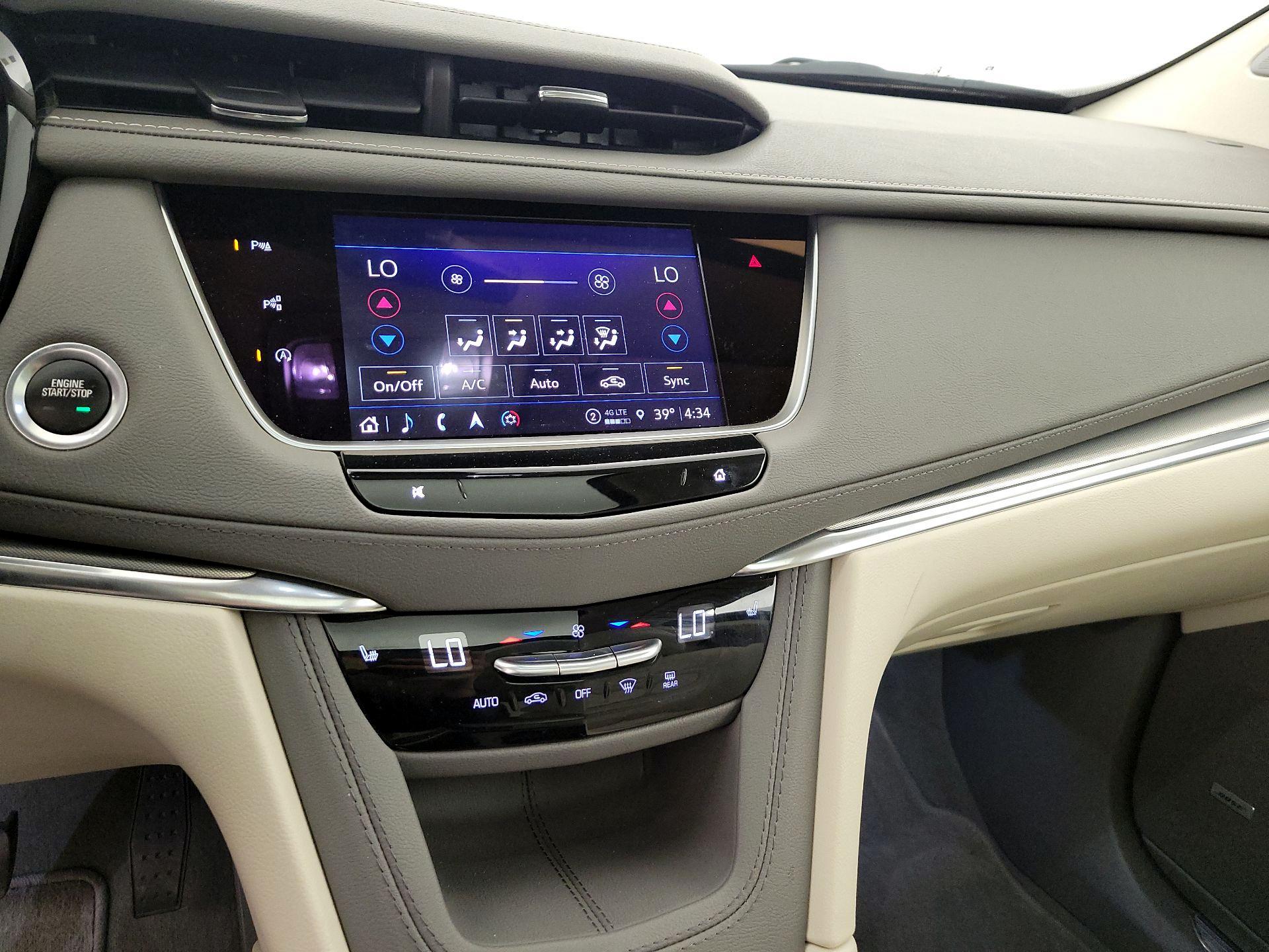 Thumbnail: 2023 Cadillac XT5 - 17