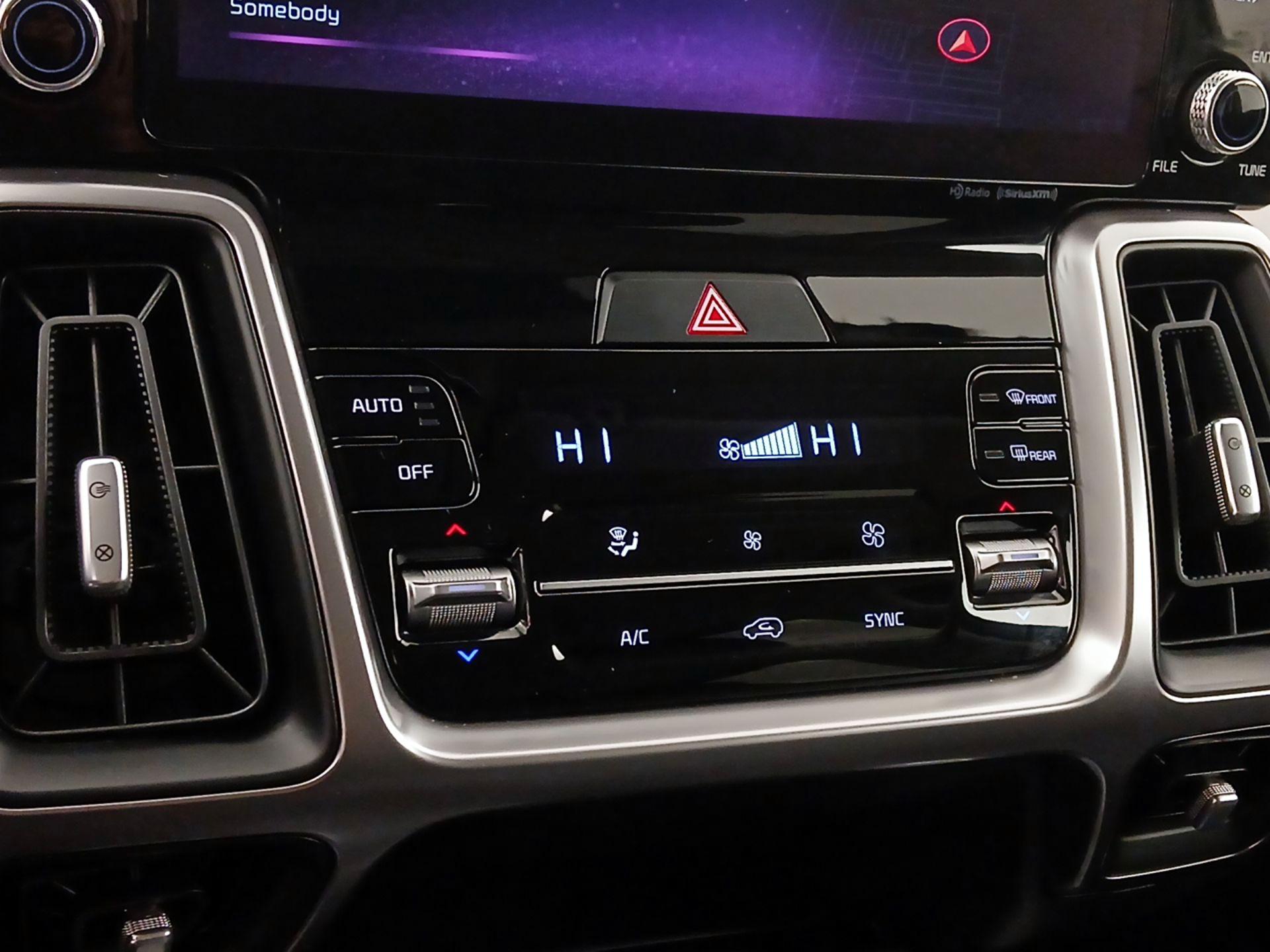 Thumbnail: 2023 Kia Sorento - 17