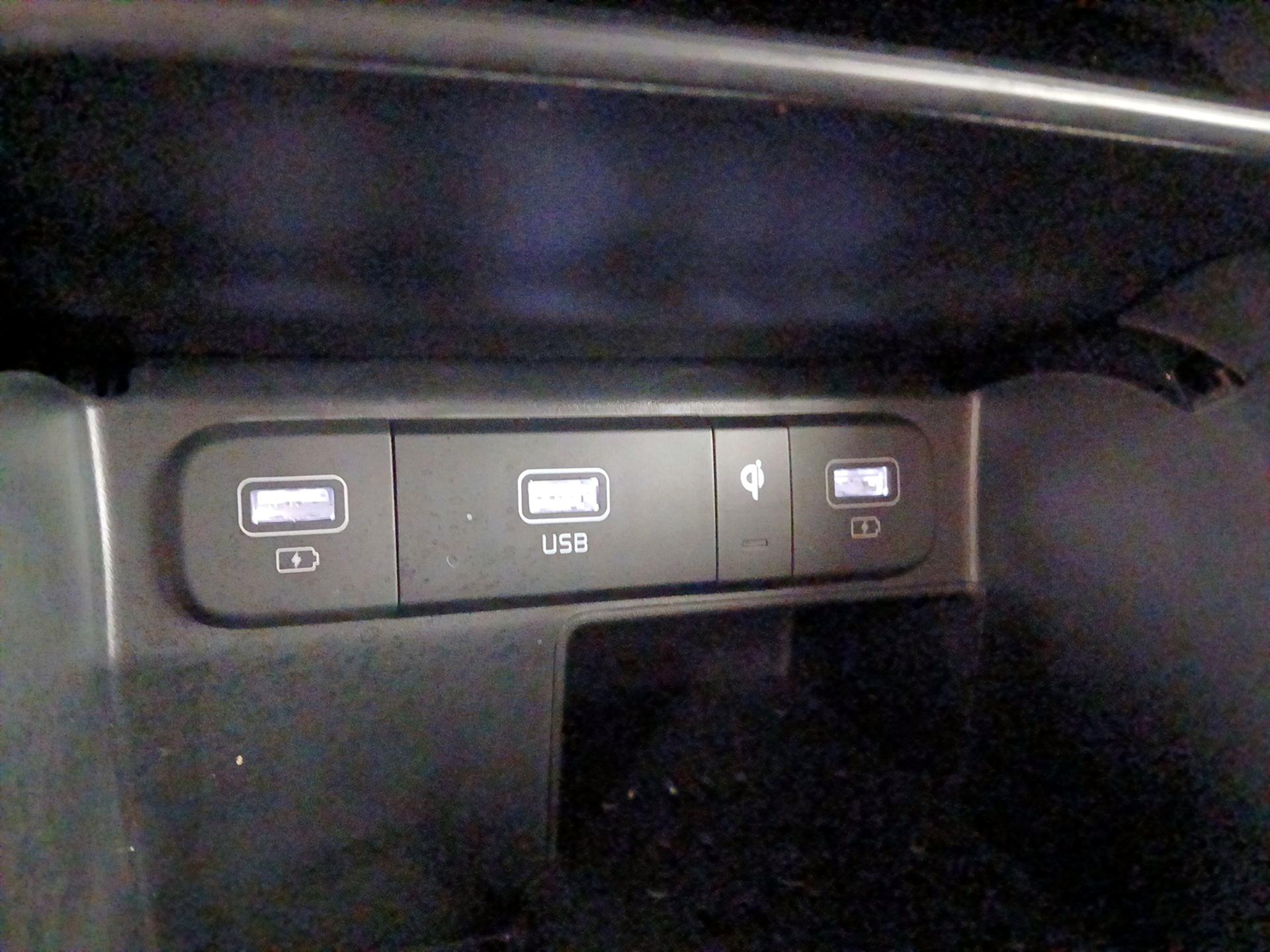 Thumbnail: 2023 Kia Sorento - 19