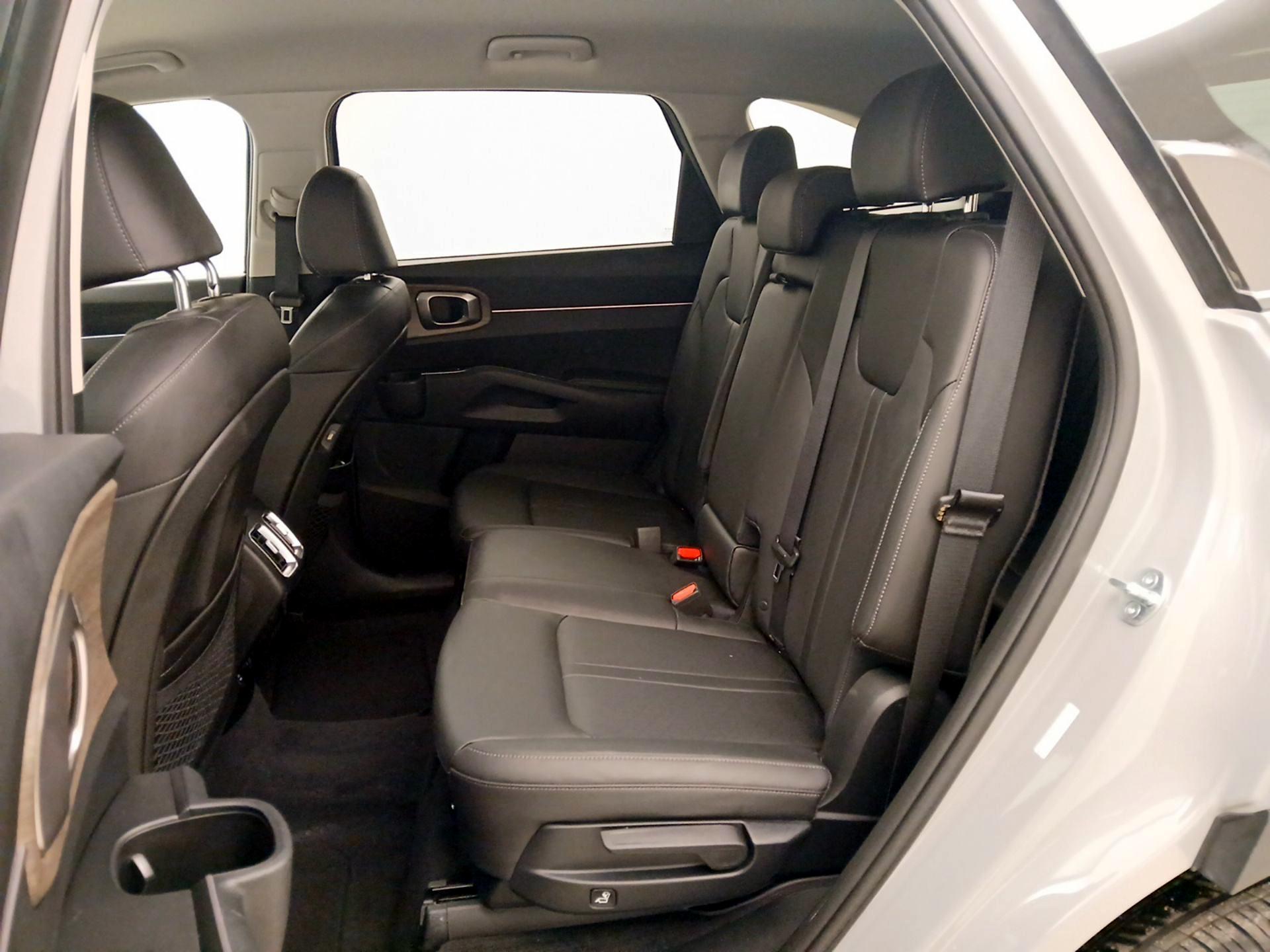 Thumbnail: 2023 Kia Sorento - 20