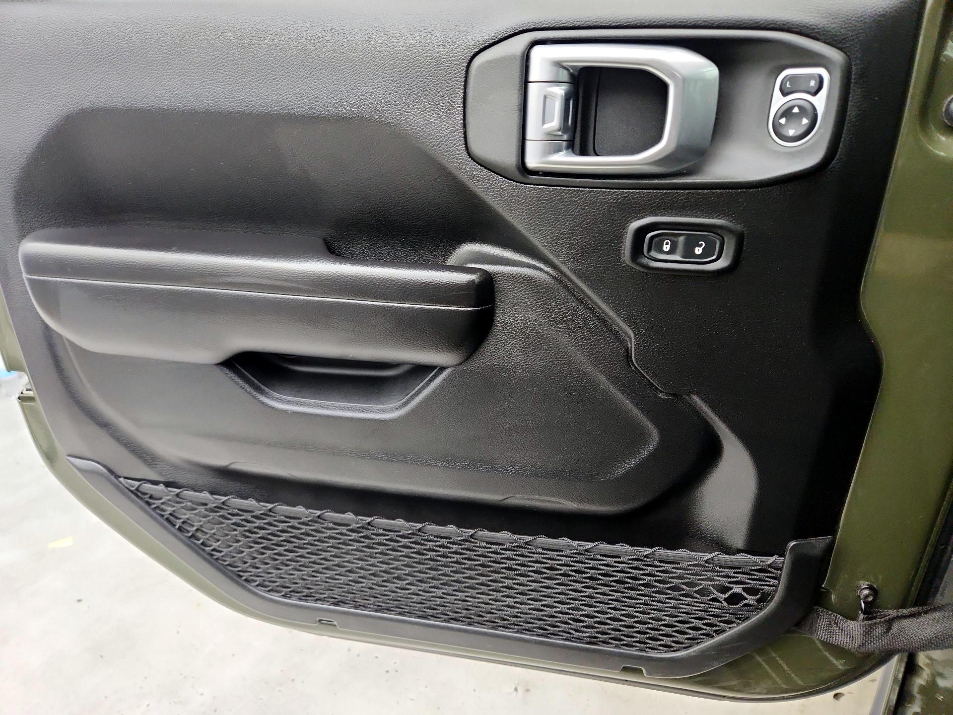 Thumbnail: 2021 Jeep Gladiator - 12