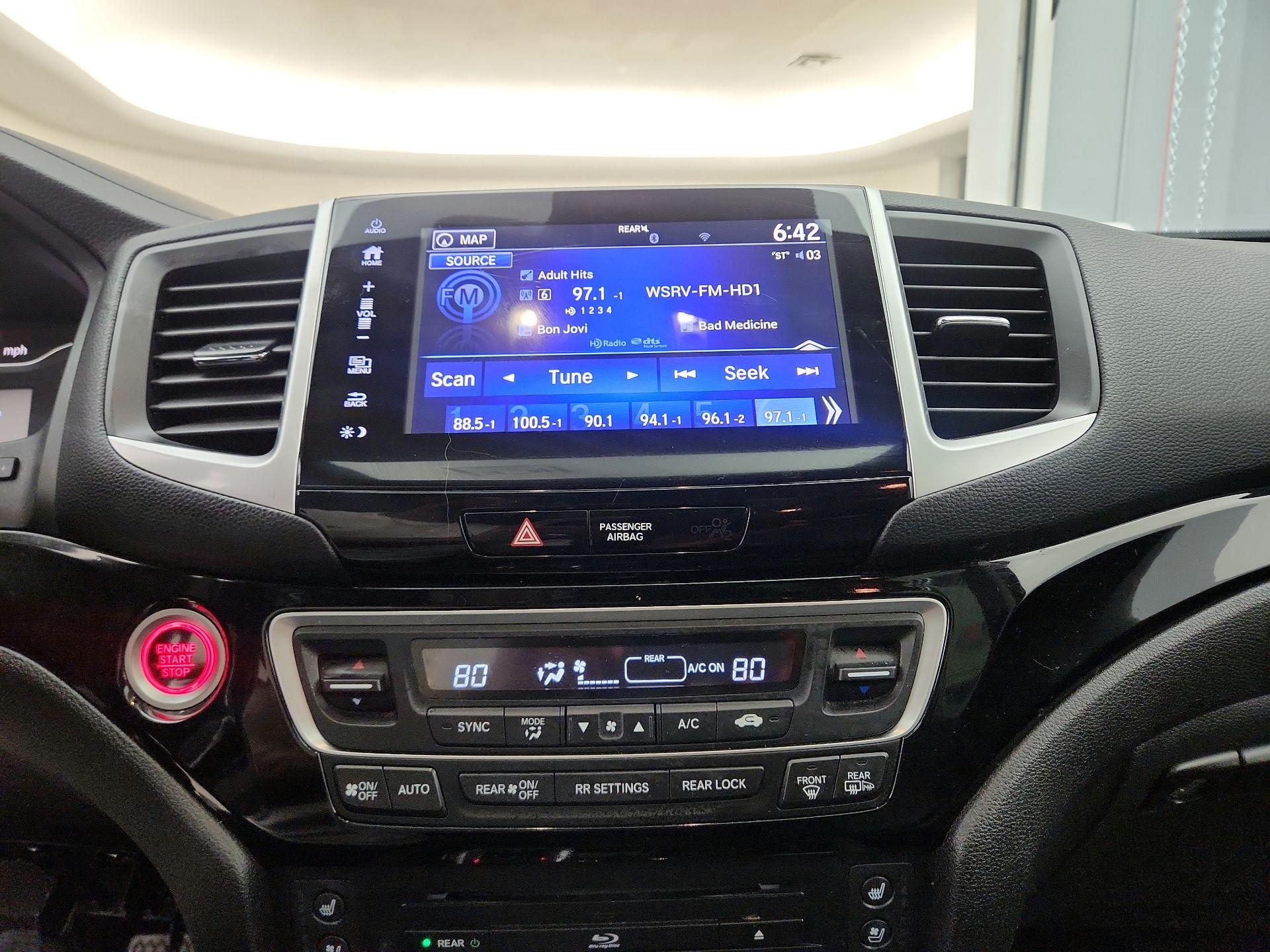 Thumbnail: 2017 Honda Pilot - 15