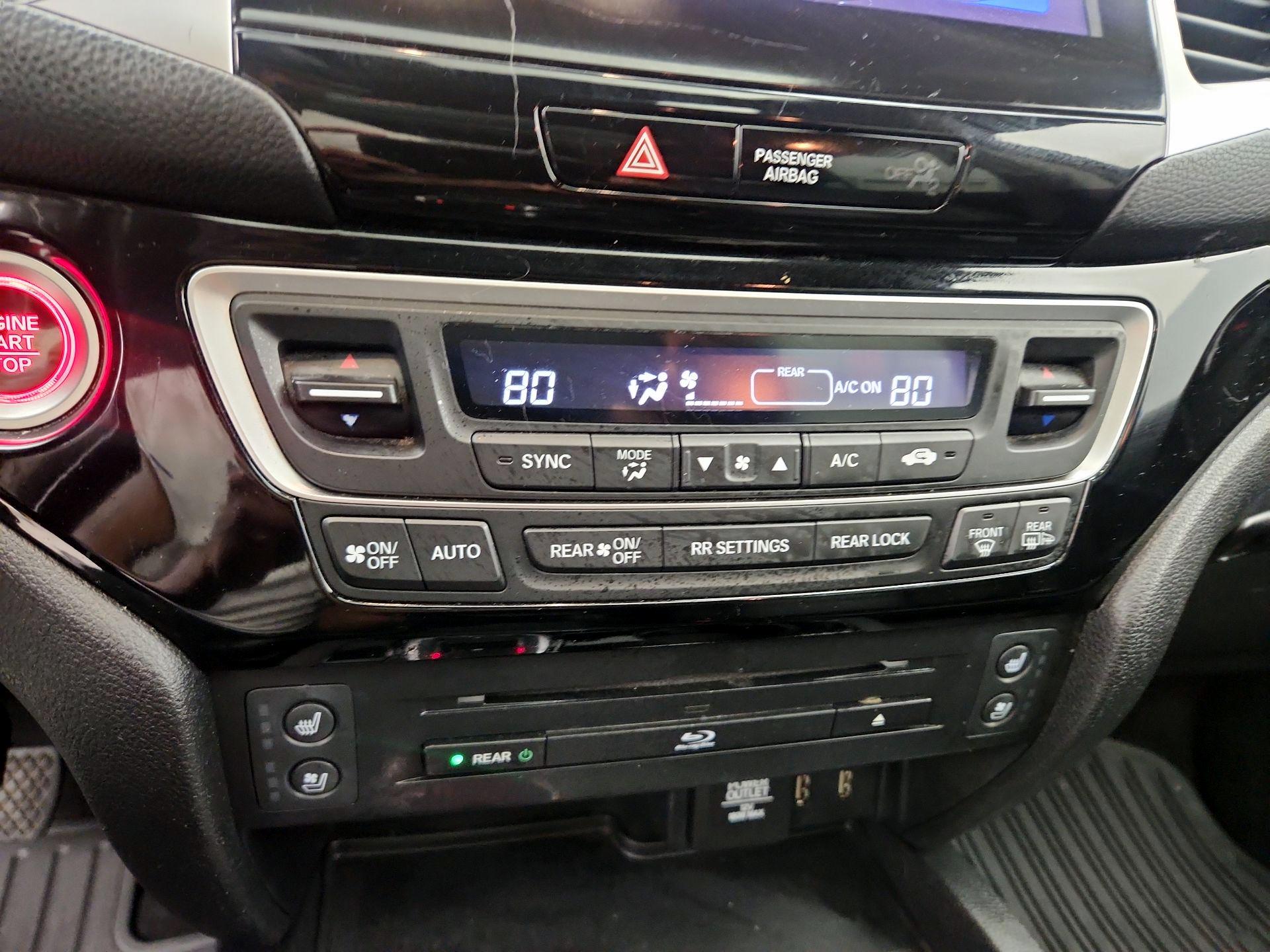 Thumbnail: 2017 Honda Pilot - 16