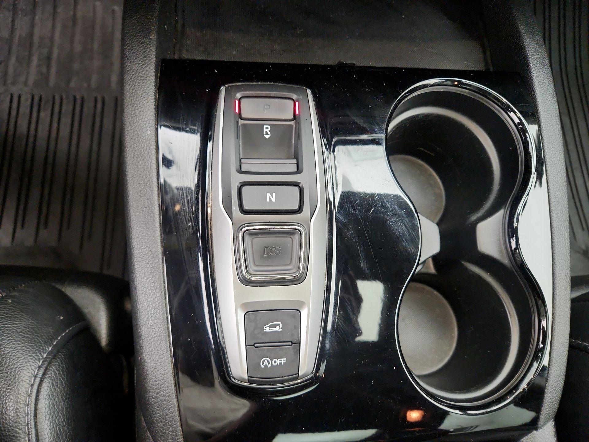 Thumbnail: 2017 Honda Pilot - 17