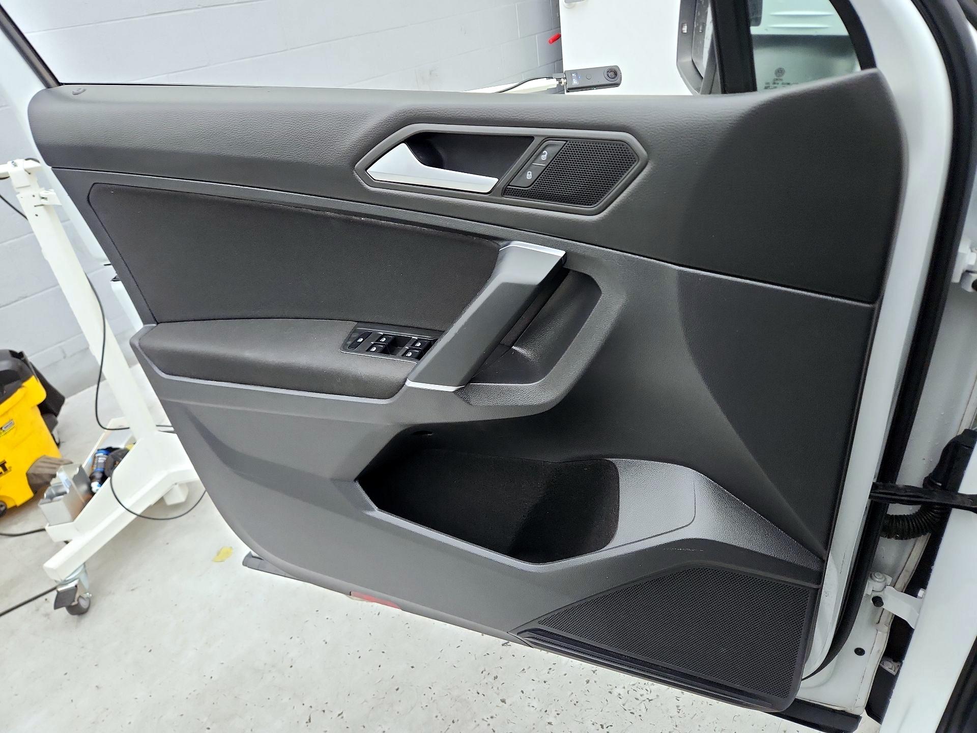 Thumbnail: 2020 Volkswagen Tiguan - 12