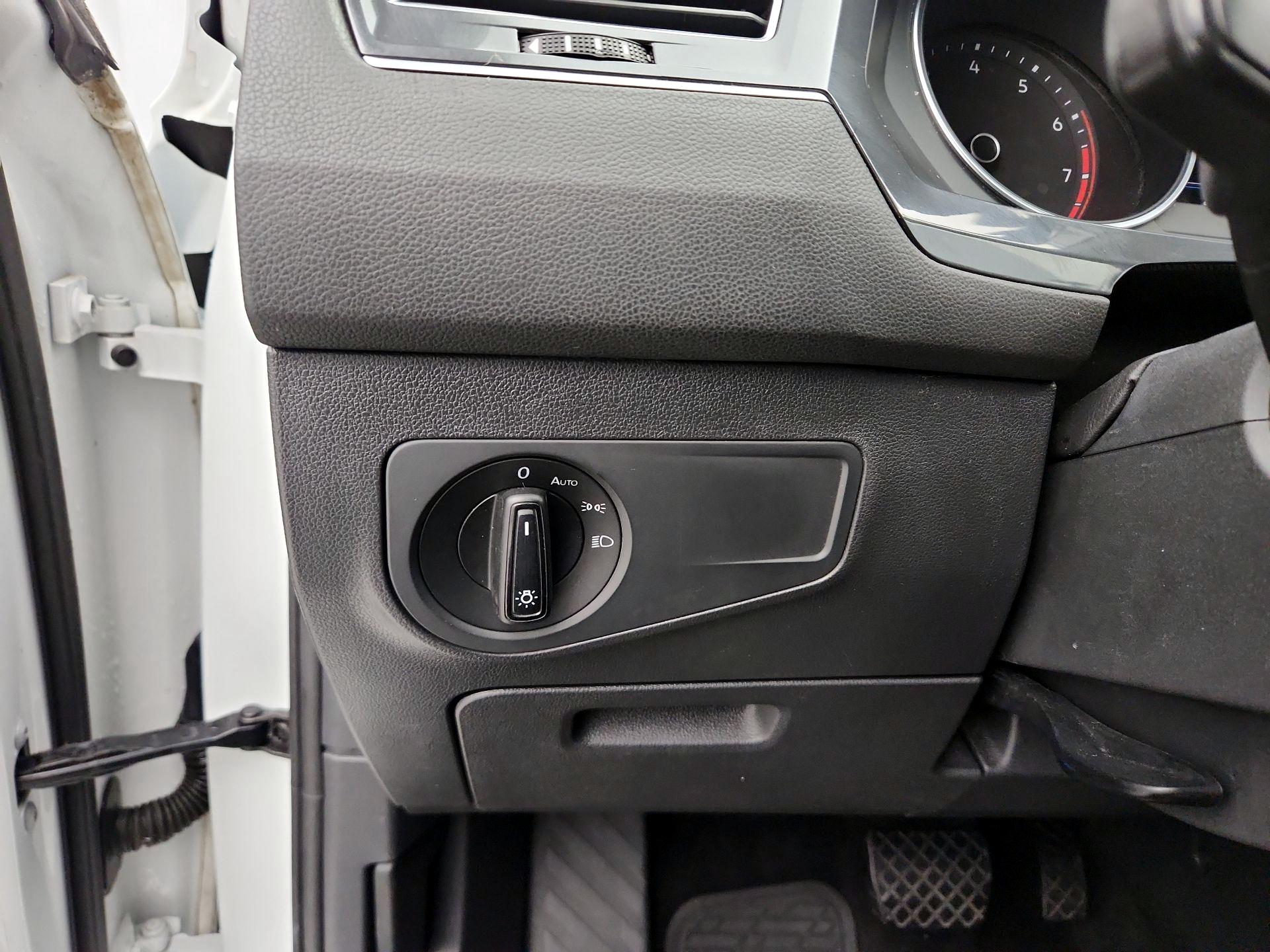 Thumbnail: 2020 Volkswagen Tiguan - 13